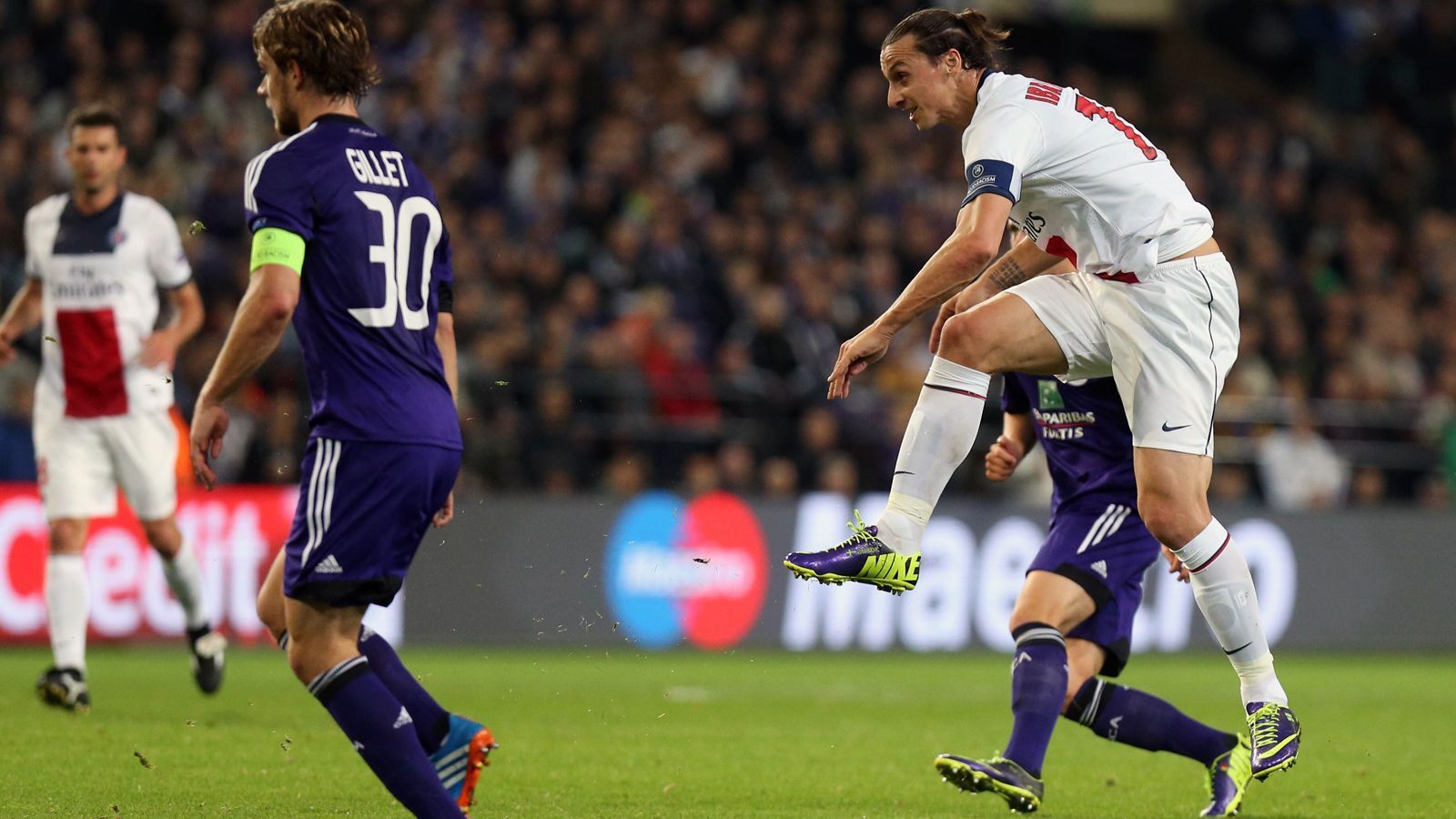 
                <strong>Zlatan Ibrahimovic (Paris St. Germain)</strong><br>
                Vier Tore gegen den RSC Anderlecht (23. Oktober 2013)Endergebnis: 5:0 für Paris St. Germain
              
