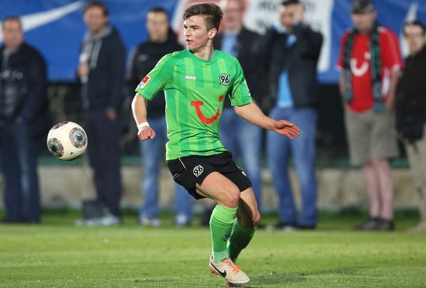 Hannover 96 Stattet Talent Mit Profivertrag Aus