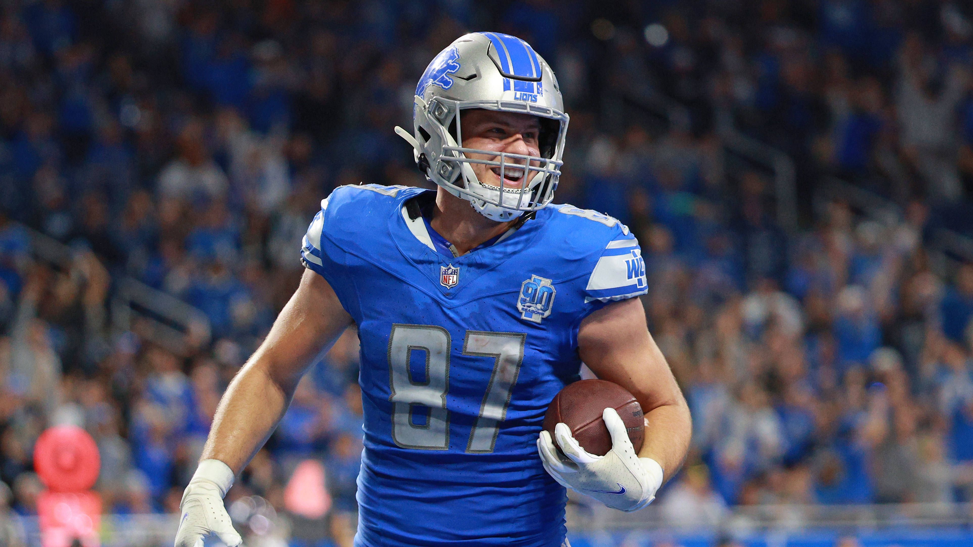 <strong>Detroit Lions<br></strong>Die Lions konnten zudem die zahlreichen Draft-Picks sowie den frei gewordenen Cap Space nutzen, um dem Team einen dringend notwendigen Neuanstrich zu verleihen. Aus den erworbenen Draft Picks resultierten unter anderem Running Back Jahmyr Gibbs und Tight End Sam LaPorta, die maßgeblichen Anteil am diesjährigen Erfolg haben. Auch Jameson Williams steuerte hin und wieder ein paar gute Szenen bei.&nbsp;