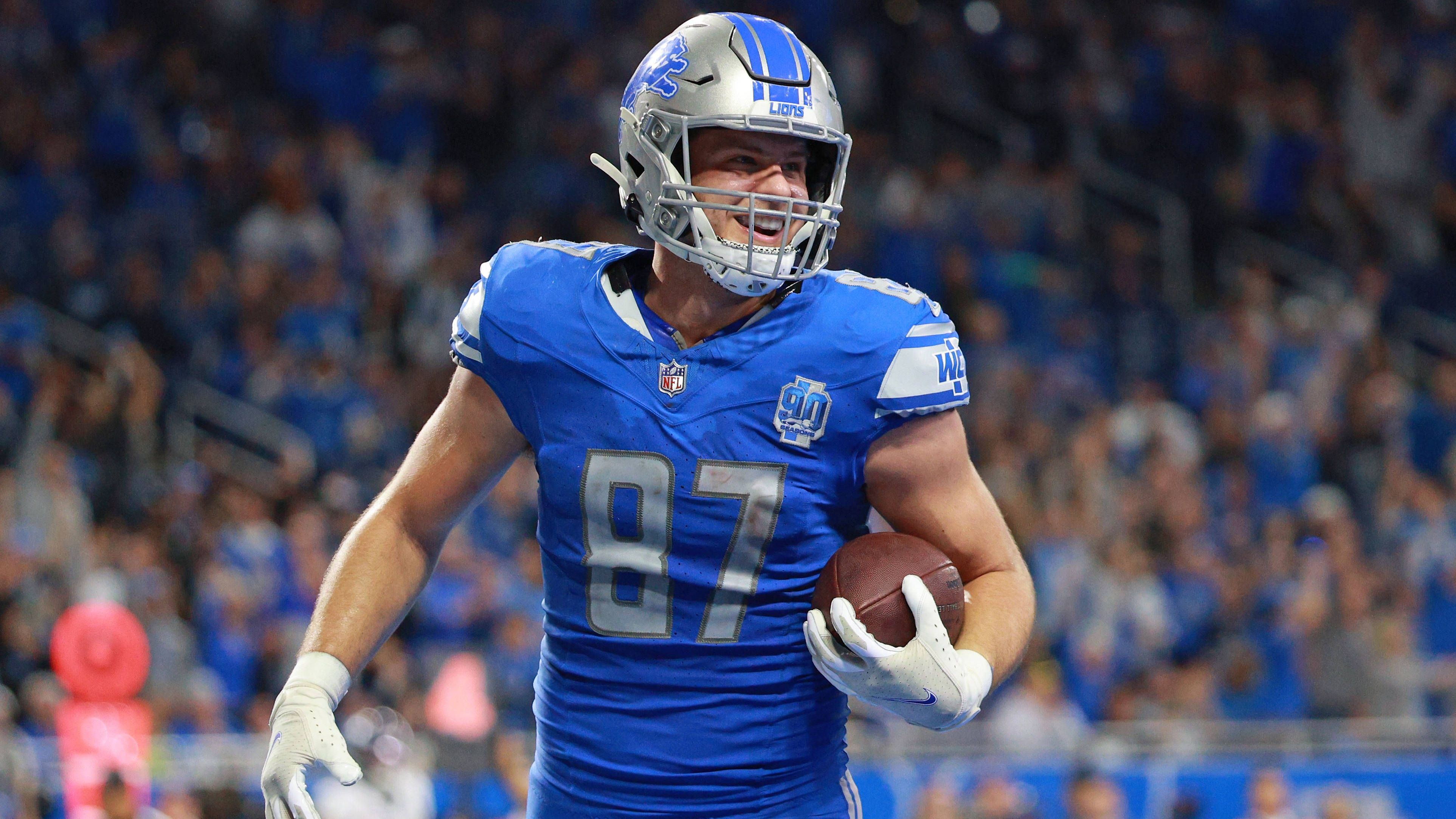 <strong>Meiste Receptions für einen Tight End in einer Rookie-Saison</strong><br>Der Tight-End-Rekord für die meisten Receptions in einer Debütsaison ist in Woche 18 gefallen. Mit 81 Catches hatte Lions-Rookie Sam LaPorta die Bestmarke von Keith Jackson (1988, Philadelphia Eagles) bereits eingestellt. Sein Touchdown-Catch gegen die Vikings im ersten Viertel war gleichbedeutend mit Nummer 82 und einer neuen Bestmarke.