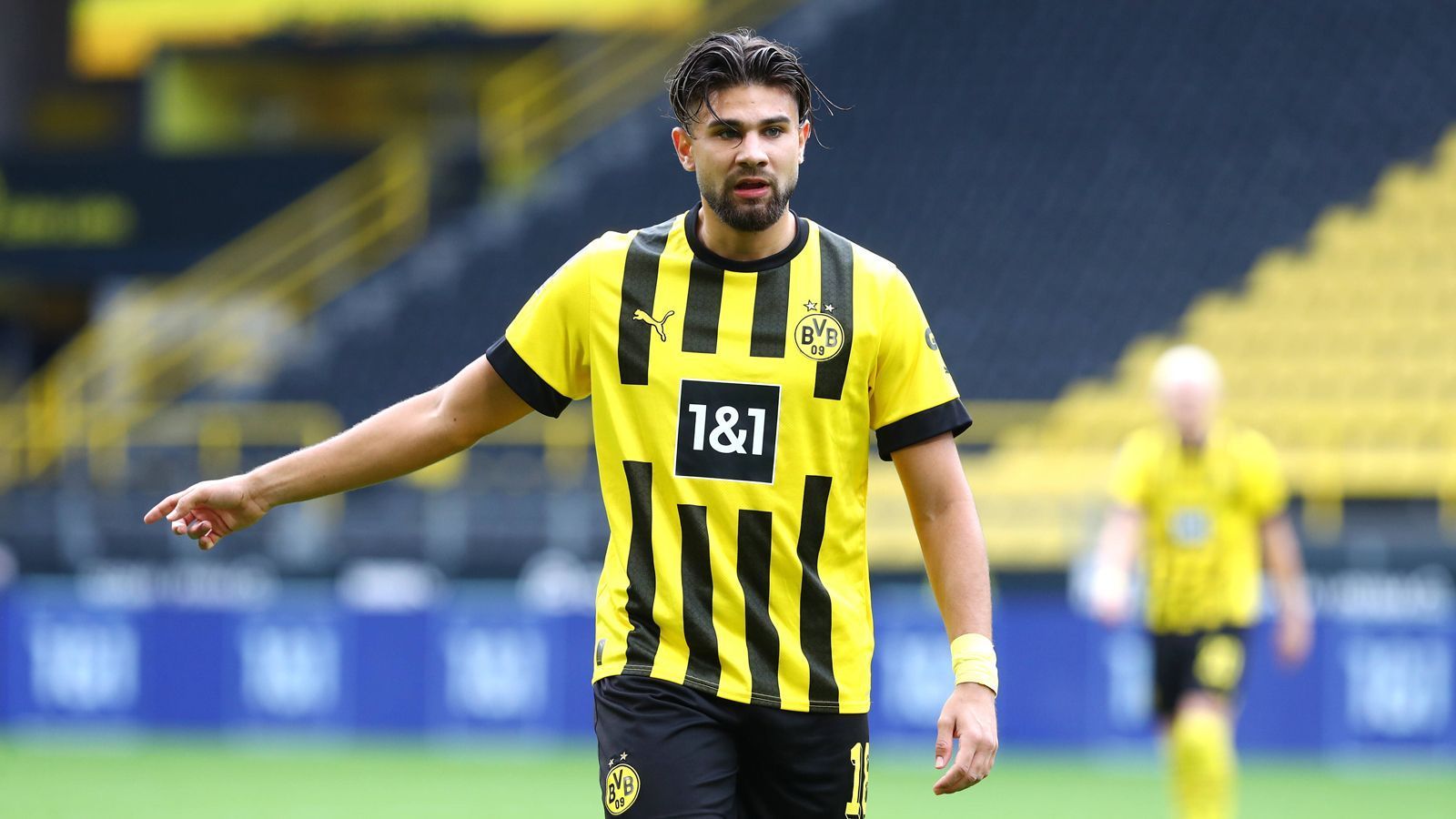 <strong>Antonios Papadopoulos</strong><br>Der Innenverteidiger erarbeitete sich seinen Kaderplatz über die zweite Mannschaft der Borussia. Viele Bundesligaminuten sah er bisher nicht. In diesem Jahr wird Papadopoulos 25 Jahre alt. Längst Zeit für den Durchbruch. Im Sommer läuft sein Vertrag aus. Bereits im Januar berichtete der "Kicker" Papadopoulos strebe <strong>einen Neuanfang an</strong>.