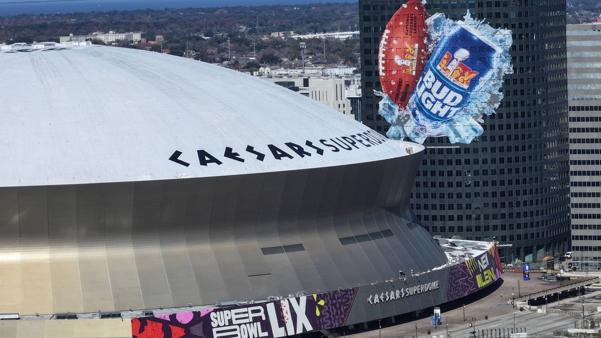 NEW ORLEANS, LA - JANUARY 25: Aerial view of the Caesars Superdome in New Orleans, Louisiana as it prepares for this year s NFL Super Bowl on February 9th. New Orleans, Louisiana January 25, 2025. ...