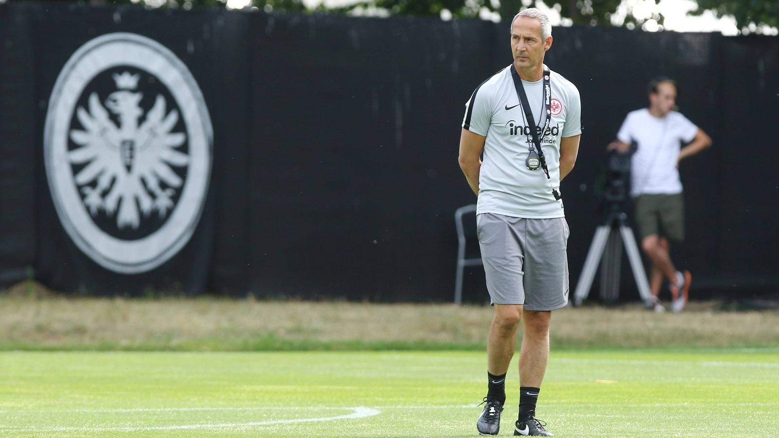 
                <strong>Eintracht Frankfurt</strong><br>
                Auch beim Ex-Verein von Niko Kovac stand am 4. Juli der Aufgalopp zum ersten offiziellen Training an. Bei den Hessen steht nun Adi Hütter an der Seitenlinie.
              