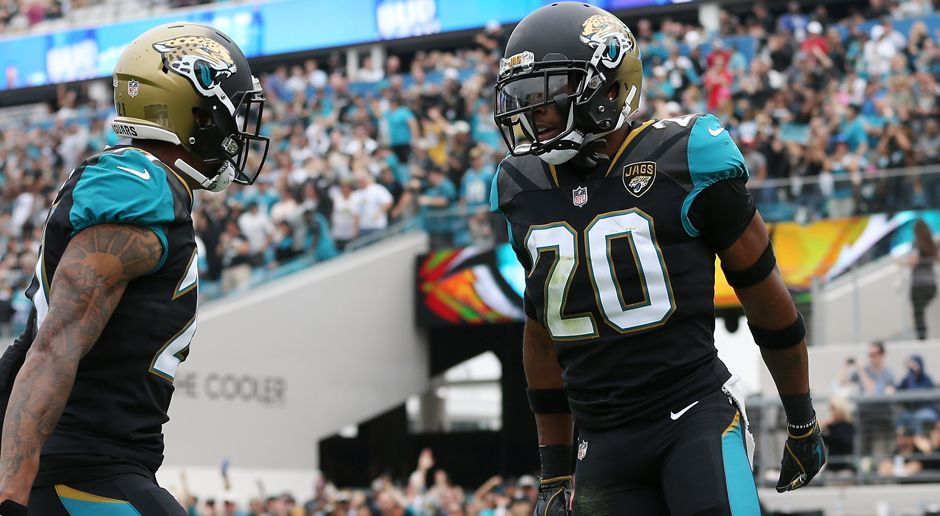 
                <strong>Cornerback: A.J. Bouye (Jacksonville Jaguars)</strong><br>
                Während Calais Campbell in "Sacksonville" für die Sacks zuständig ist, bildet A.J. Bouye die Ligaspitze in Sachen Interceptions. Zuletzt fing er zwei Pässe gegen Russell Wilson ab - Die Interceptions fünf und sechs in dieser Saison. Auch dank ihm stellen die Jaguars die beste Defense der NFL. Den Platz in unserem Pro-Bowl-Team hat er sich eindeutig verdient.
              