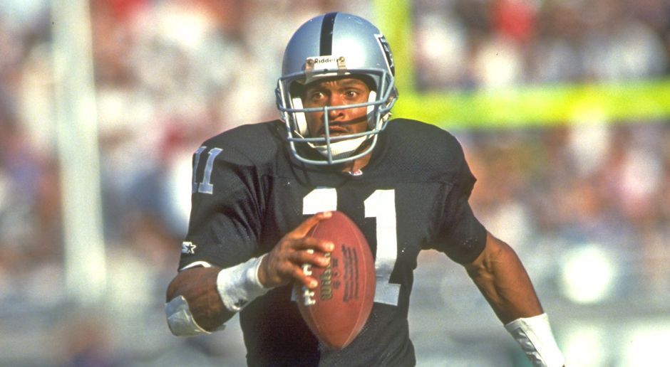 
                <strong>Platz 9: Vince Evans</strong><br>
                Rücktritt 1995 mit 40 Jahren und 193 TagenChicago Bears (1977-83)Los Angeles/ Oakland Raiders (1987-95)
              