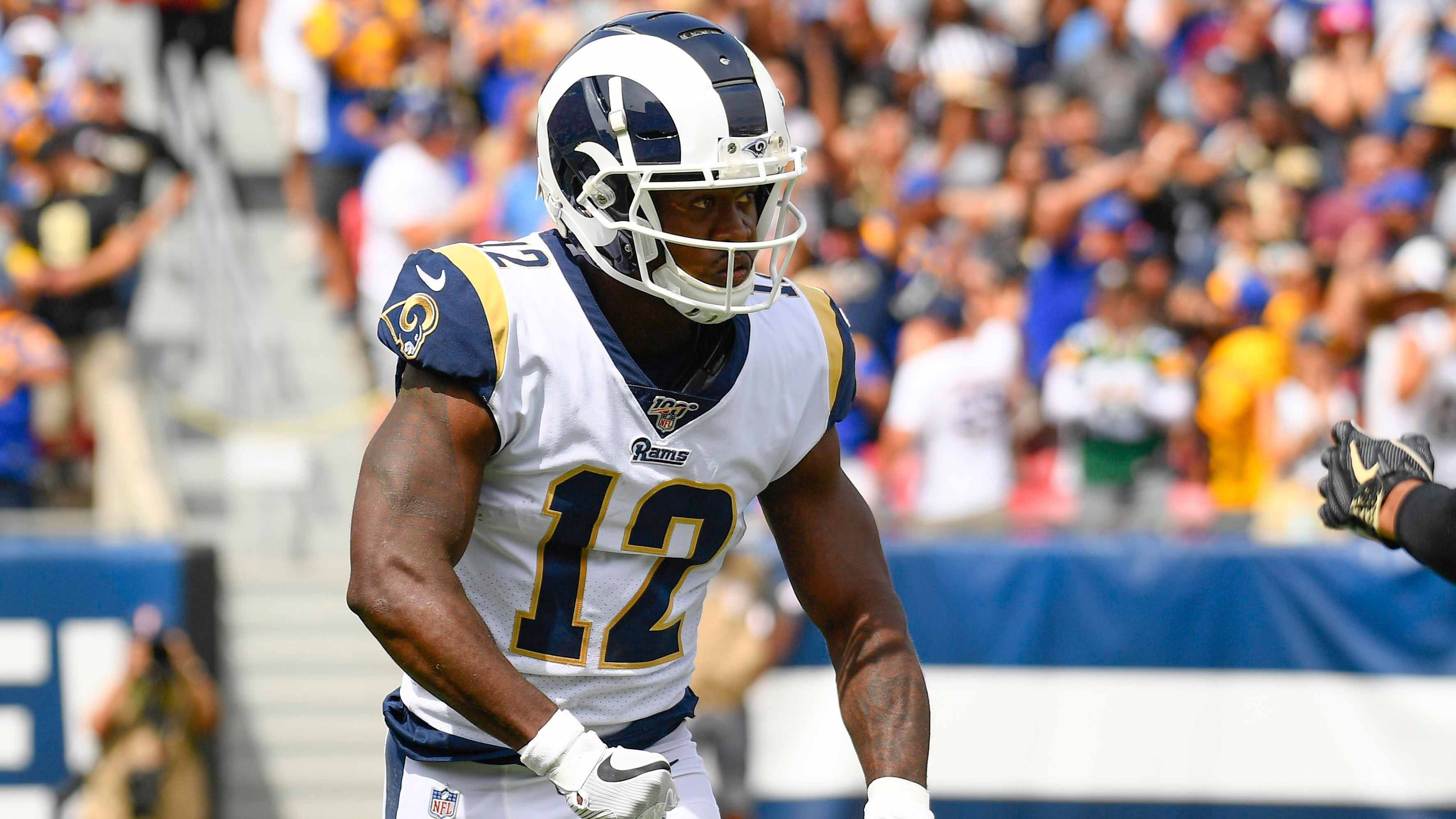 
                <strong>10.April 2020: Trade mit den Los Angeles Rams – WR Brandin Cooks, Rd4 Pick 2022 gegen Rd2 Pick 2020</strong><br>
                Wir vergleichen: DeAndre Hopkins weg – Brandin Cooks und David Johnson da. Sieht ja auf den ersten Blick gar nicht schlecht aus, oder? Allerdings kommt mit Cooks auch ein knapp 70 Millionen schwerer Vertrag. Der Wide Receiver wird den Verlust von Hopkins aller Wahrscheinlichkeit nach nicht kompensieren können, ist aber am Ende wahrscheinlich teurer als ein neuer Vertrag für Hopkins gewesen wäre... denn Hopkins wollte einen Vertrag für ungefähr 20 Millionen Dollar. Tja.
              