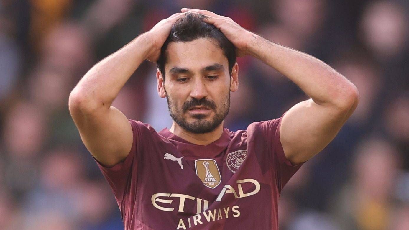 <strong>Ilkay Gündogan</strong><br>Der ehemalige deutsche Nationalspieler führte die Citizens als Kapitän zum Triple und verabschiedete sich danach in Richtung Barcelona. Von dort kam er nach nur einer Saison wieder. 2016 kam er mit Pep Guardiola zusammen nach England und spielte 339 Mal im Trikot von Manchester City. Sein Vertrag läuft am Saisonende ohnehin aus.