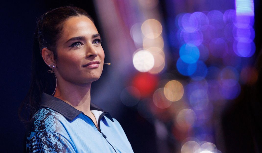 Amira Pocher bei der Promi Darts WM 2023