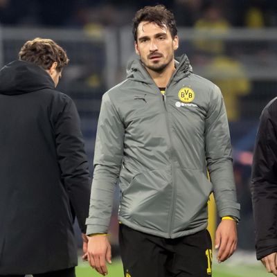 Dortmunds Abwehrchef Hummels kritisiert Mitspieler nach Remis in der Champions League. 