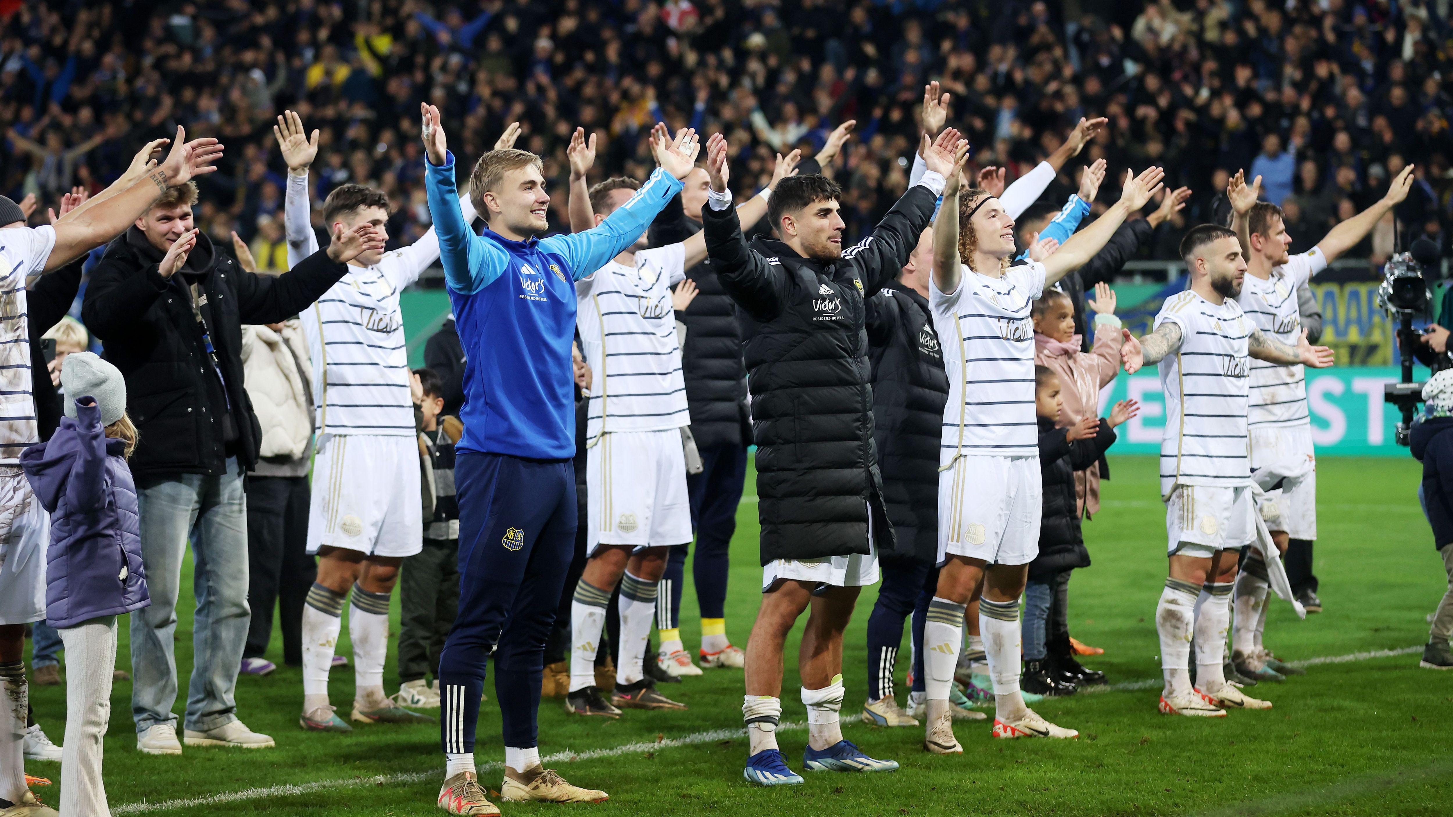 <strong>1. FC Saarbrücken - Eintracht Frankfurt</strong><br>Das Pokal-Spiel gegen die Eintracht kommt für Saarbrücken zu einem denkbar günstigen Zeitpunkt. Nicht nur sind die Saarländer seit vier Drittliga-Spielen ungeschlagen, nein, der Gegner befindet sich zudem in einem absoluten Formtief. Frankfurt verlor zuletzt drei Mal in Folge gegen Stuttgart, PAOK und Augsburg.