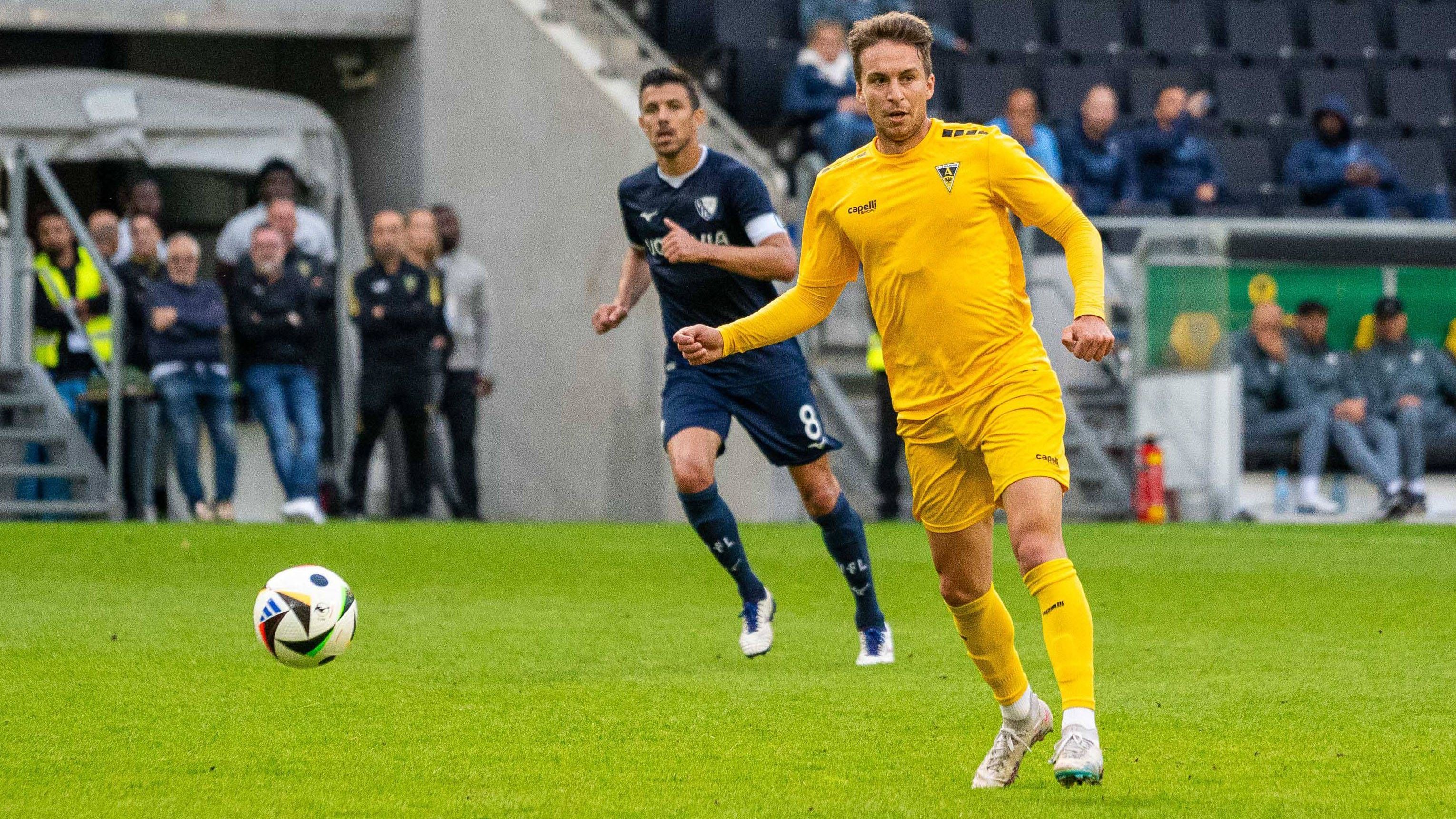 <strong>Gianluca Gaudino (Alemannia Aachen)</strong><br> Nach zwei Jahren in der Schweiz (Lausanne) und Österreich (Stripfing) kehrte Gianluca Gaudino im Sommer 2024 nach Deutschland zurück. Das einstige Bayern-Juwel unterzeichnete für zwei Jahre beim Drittliga-Aufsteiger Alemannia Aachen.&nbsp;Für den FCB lief er einst elfmal auf, verließ den Verein jedoch 2017 endgültig.&nbsp;