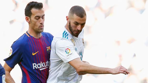 
                <strong>Sergio Busquets</strong><br>
                Fataler Fehlpass in der 20. Minute, den Modric abfängt. Vermaelen verhindert mit einem taktischen Foul Schlimmeres. Busquets verliert auch weiterhin zu schnell die Bälle im Aufbau und kann die hektische Situationen nicht wie gewohnt beruhigen. In Halbzeit zwei durch Reals passive Art dann weniger unter Druck. Insgesamt jedoch zu wenig von Busquets. ran-Note: 4
              