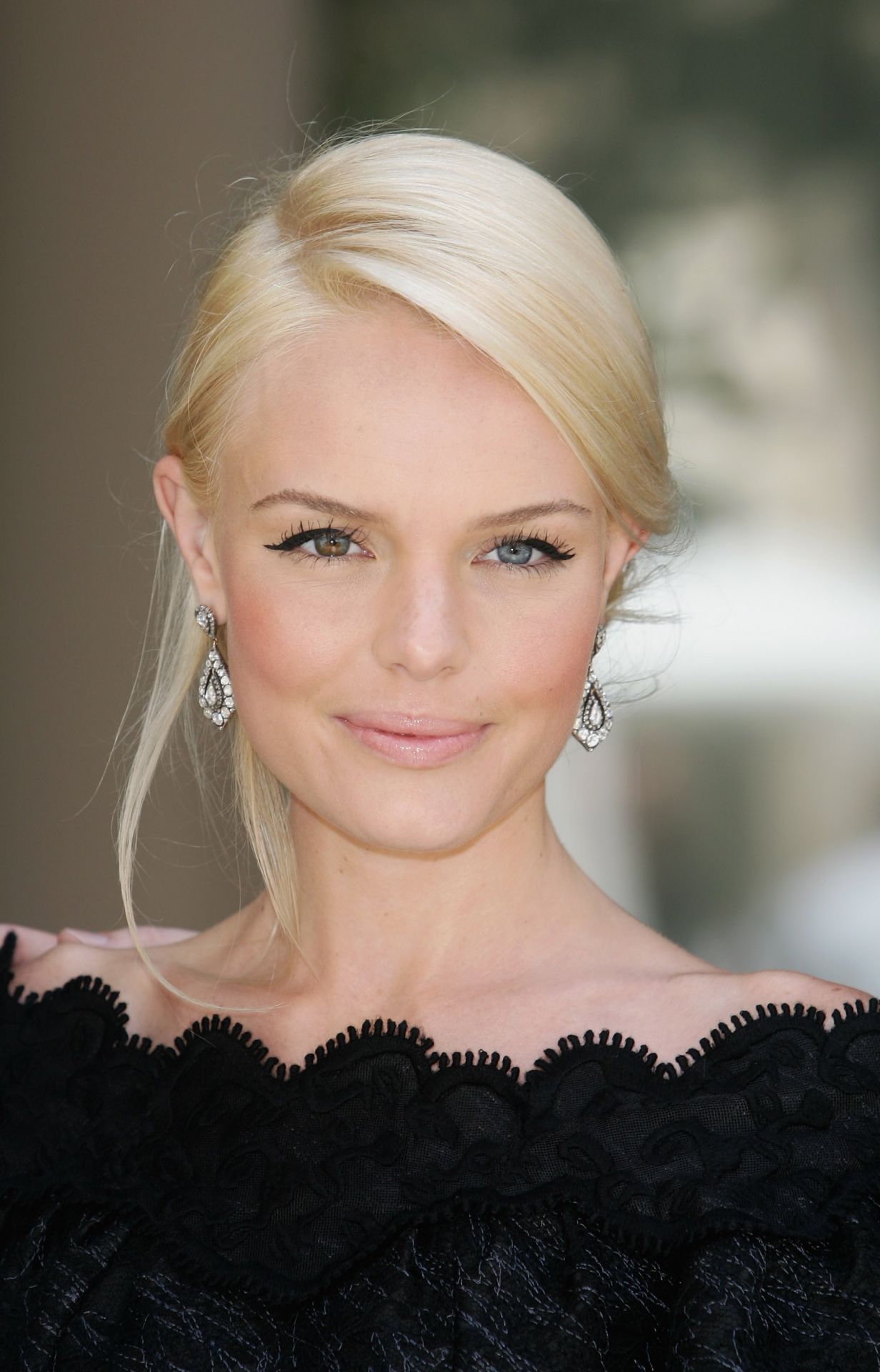 Stahlblau mit braun. Das ist der Farbmix bei US-Schauspielerin Kate Bosworth.