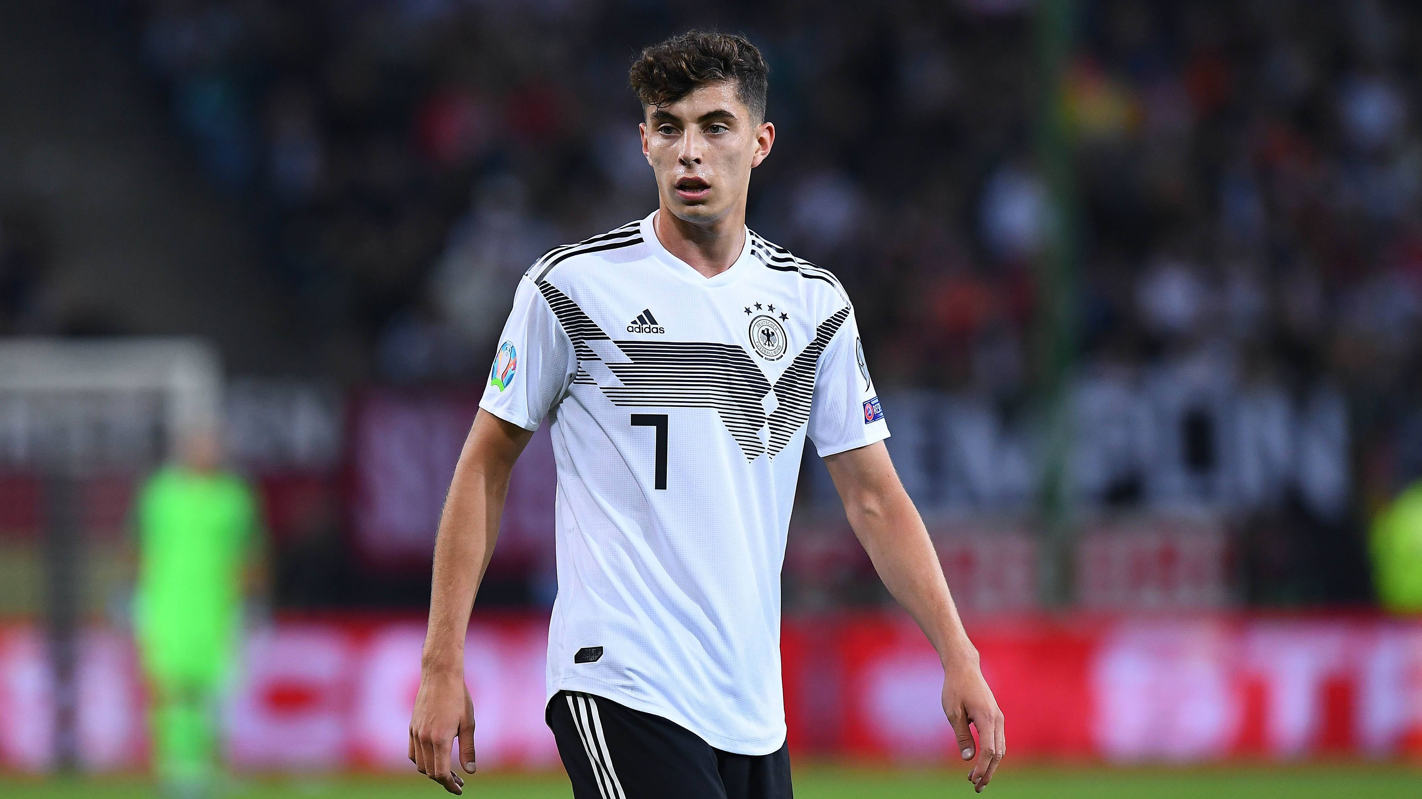 
                <strong>Mittelfeld: Kai Havertz</strong><br>
                Da die Löw-Elf im EM-Qualifikationsspiel gegen Nordirland auf Ilkay Gündogan krankheitsbedingt verzichten muss, könnte der junge und offensivere Kai Havertz seine lang ersehnte Chance von Beginn an bekommen. Mehr Kreativität und Zielstrebigkeit würde dem DFB-Team guttun.
              