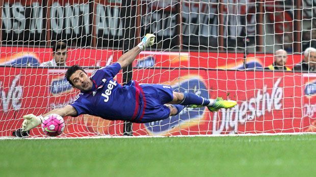 
                <strong>Italien: Gianluigi Buffon</strong><br>
                Tor: Gianluigi Buffon wurde gleich viermal zum Welttorhüter des Jahres gewählt. Auch Robin van Persie hält den Italiener für den Besten seiner Zunft. Buffons Erfolge mit der Nationalmannschaft sprechen für sich: 2006 wurde er Weltmeister, 2012 Vize-Europameister.
              