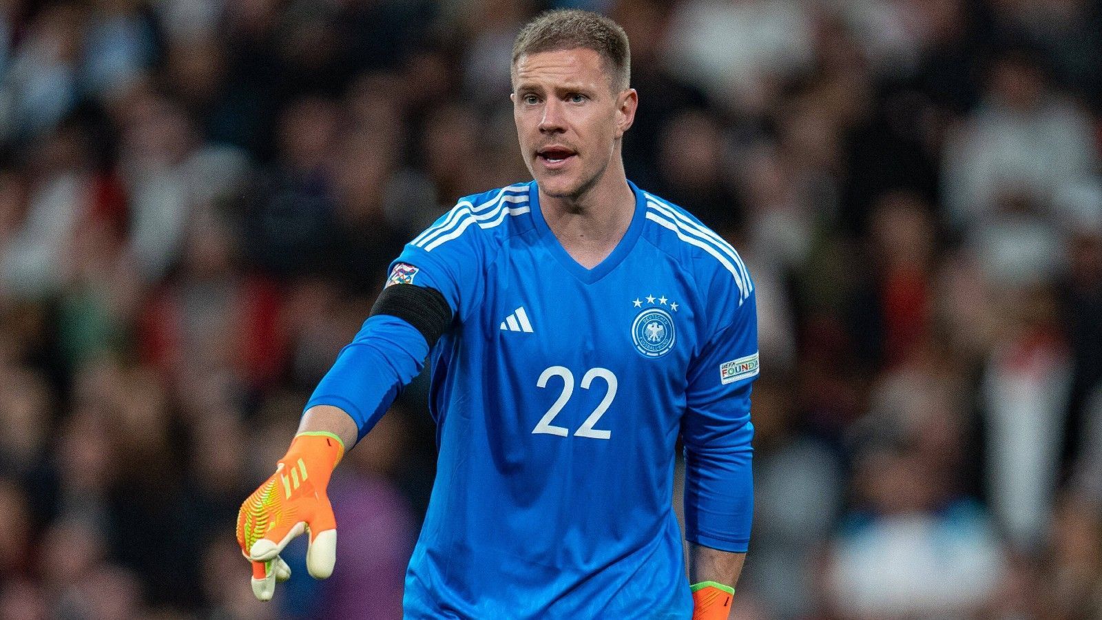 
                <strong>Marc-Andre ter Stegen (FC Barcelona)</strong><br>
                Weil Bayern-Keeper Manuel Neuer für viele Monate ausfällt, bekommt der Barca-Keeper endlich seine Chance im DFB-Tor. "Das ist das Ziel. Ich möchte sowohl bei Barca, als auch in der Nationalmannschaft, die Nummer eins sein", betonte er jüngst im "DAZN"-Interview seine Ambitionen. Nach dem Sieg im Clasico ist die Titel-Entscheidung in La Liga gefallen und der Torhüter kommt voller Selbstvertrauen zur Nationalmannschaft. Formbarometer: Topform
              