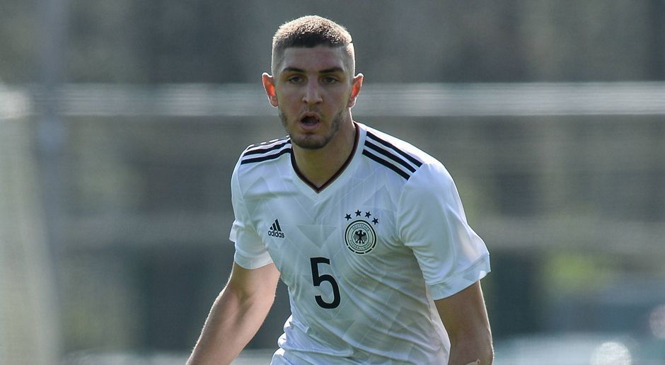 
                <strong>Julian Chabot</strong><br>
                Julian Chabot wagt in der nächsten Saison den Sprung ins Profigeschäft. Von der Jugendakademie von RB Leipzig wechselt der Deutsch-Franzose in die Eredivisie - Hollands erste Liga - zu Sparta Rotterdam. Er ist Innenverteidiger und kommt unter Frank Kramer bisher auf fünf Einsätze.
              