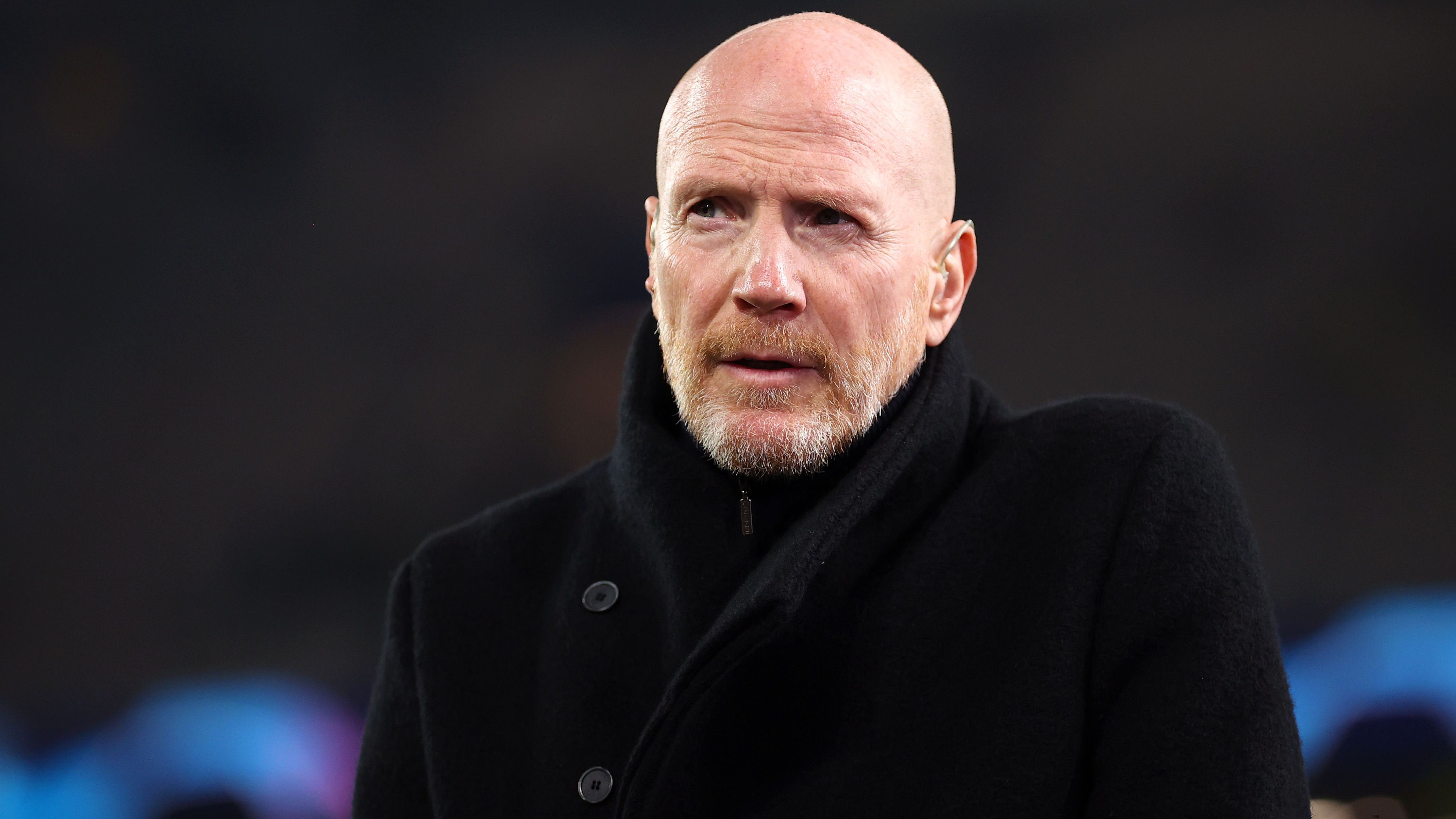 <strong>Matthias Sammer ist stinksauer</strong><br>Schon in der Halbzeit platzt Matthias Sammer in seiner Rolle als Experte bei "Amazon Prime" der Kragen: "Das ist für mich eindeutig ein Tor! Wir erwarten hier höchstes Niveau von den Spielern, dann müssen wir auch höchstes Niveau von den Schiedsrichtern erwarten können."