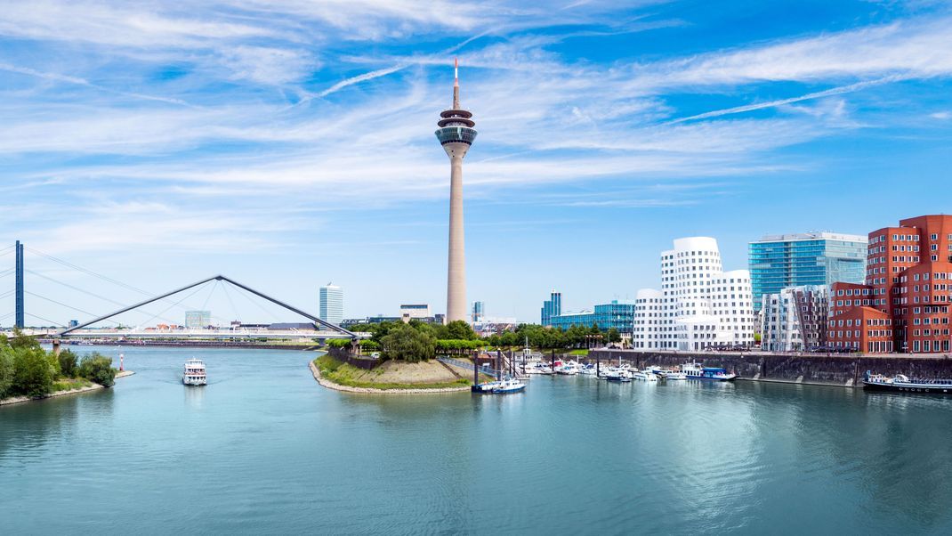 Alle Wasserproben, die im August und Oktober 2024 aus dem Rhein entnommen wurden, weisen bis zum Sechsfachen des zulässigen Umweltgrenzwertes der Ewigkeitschemikalie PFOS auf. (Symbolbild)