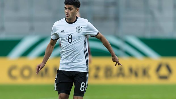 
                <strong>Mahmoud Dahoud</strong><br>
                Mahmoud Dahoud: War in der vergangenen Saison bei Borussia Mönchengladbach der Durchstarter, nicht wenige hatten den Mittelfeldmann sogar schon für die EM in Frankreich auf dem Zettel. Hat in dieser Saison allerdings mit starken Schwankungen zu kämpfen und ist bei Trainer Andre Schubert nicht mehr unbedingt erste Wahl. Sollte Dahoud zu seiner Form zurückfinden, ist er über kurz oder lang ein Kandidat für die Nationalmannschaft. Auch wenn das defensive Mittelfeld in der Nationalmannschaft qualitativ hochwertig besetzt und die Konkurrenz groß ist.
              