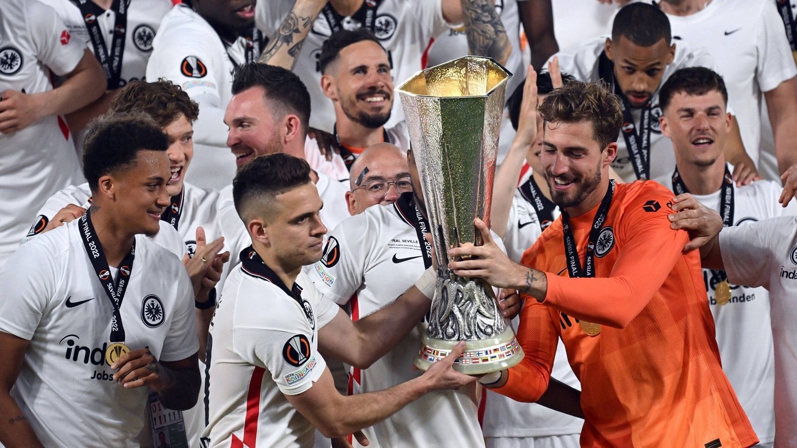 
                <strong>Platz 5: Eintracht Frankfurt</strong><br>
                Ausgaben für Spielerberater im Jahr 2021: 15.695.000 Euro -Zum Vergleich - Ausgaben für Spielerberater im Jahr 2020: 10.401.000 Euro
              