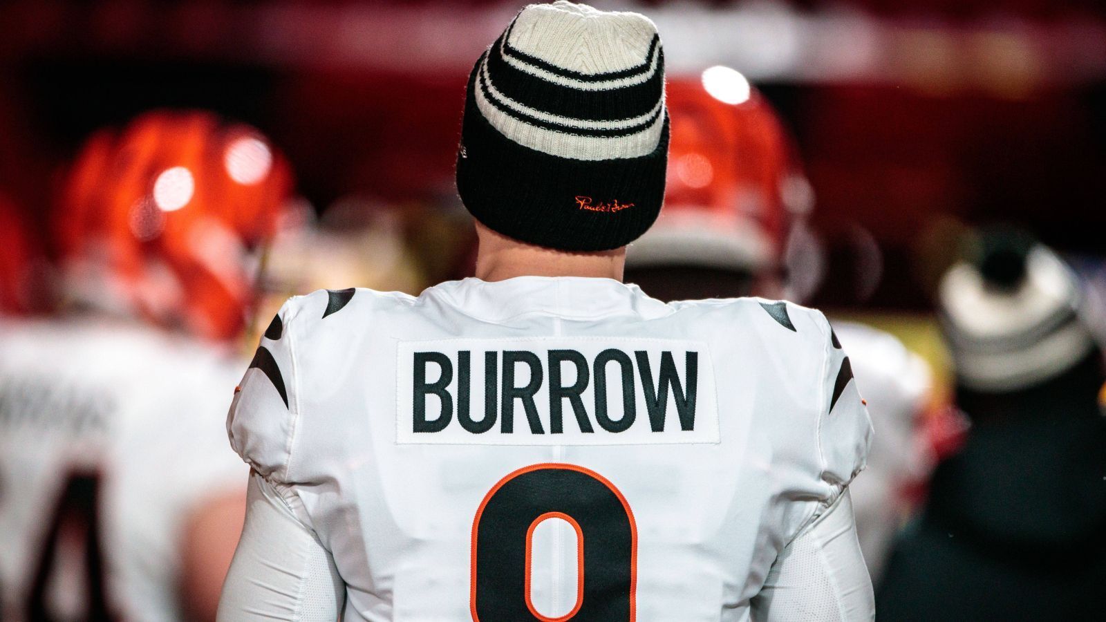 
                <strong>Platz 4: Joe Burrow</strong><br>
                &#x2022; Team: Cincinnati Bengals<br>&#x2022; Position: Quarterback<br>&#x2022; Platzierung im Vorjahr: 4<br>
              