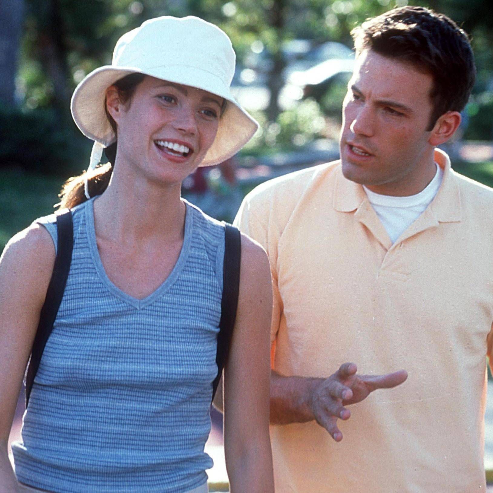 Gwyneth Paltrow und Ben Affleck in "Bounce" bei einem Spaziergang an einem sonnigen Tag. 