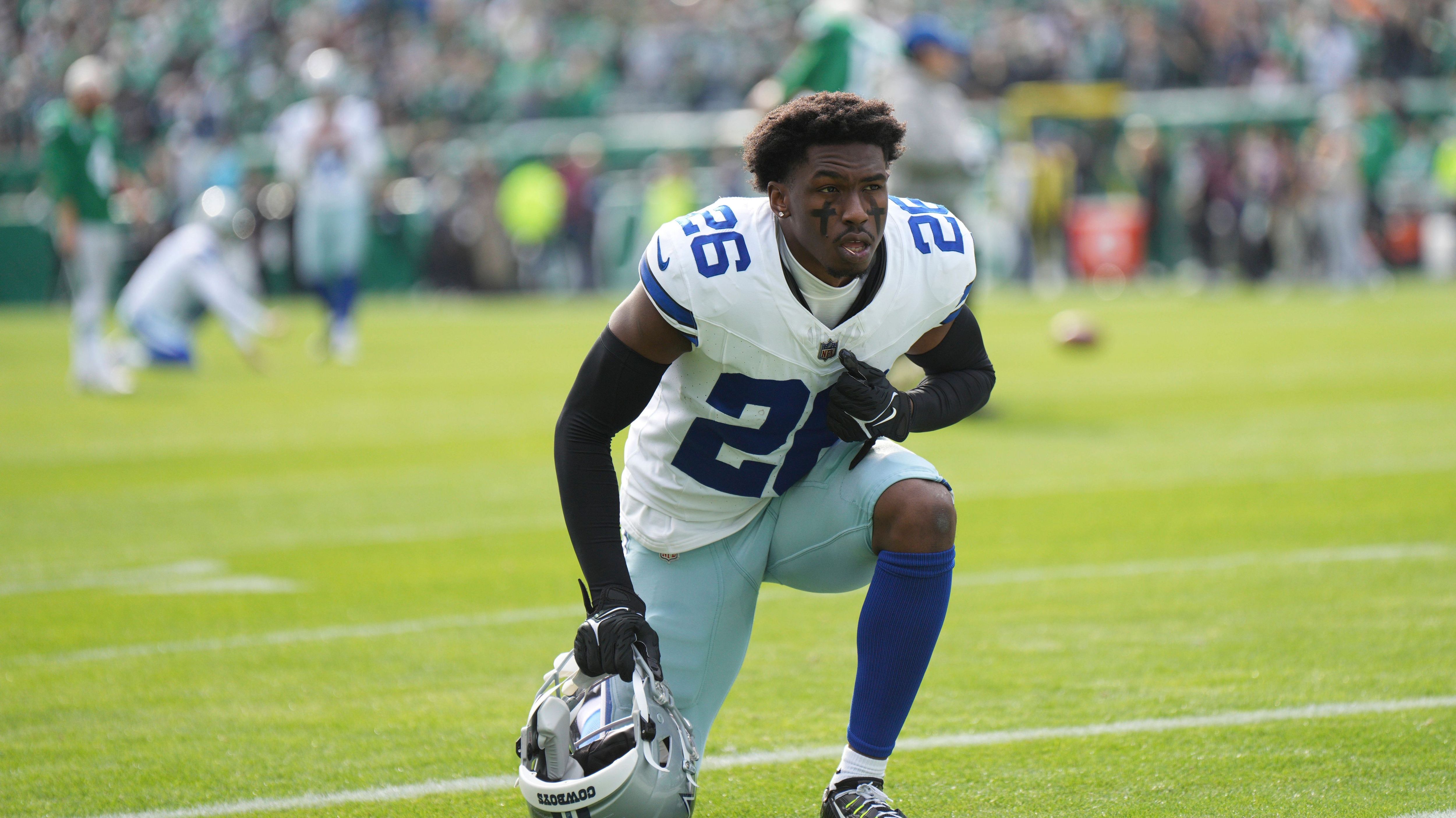 <em><strong>DaRon Bland (Dallas Cowboys)</strong><br>Bei den Dallas Cowboys geht es aktuell drunter und drüber. Nach Micah Parsons will nun der nächste Star-Verteidiger einen neuen Vertrag. Cornerback DaRon Bland sagte den franchiseeigenen Medien: "Ich hoffe, dass wir uns vor der Saison auf einen neuen Vertrag einigen können. Aber ich will nicht zu viel darüber reden." Bland geht in das letzte Jahr seines Rookie-Vertrags.</em>
