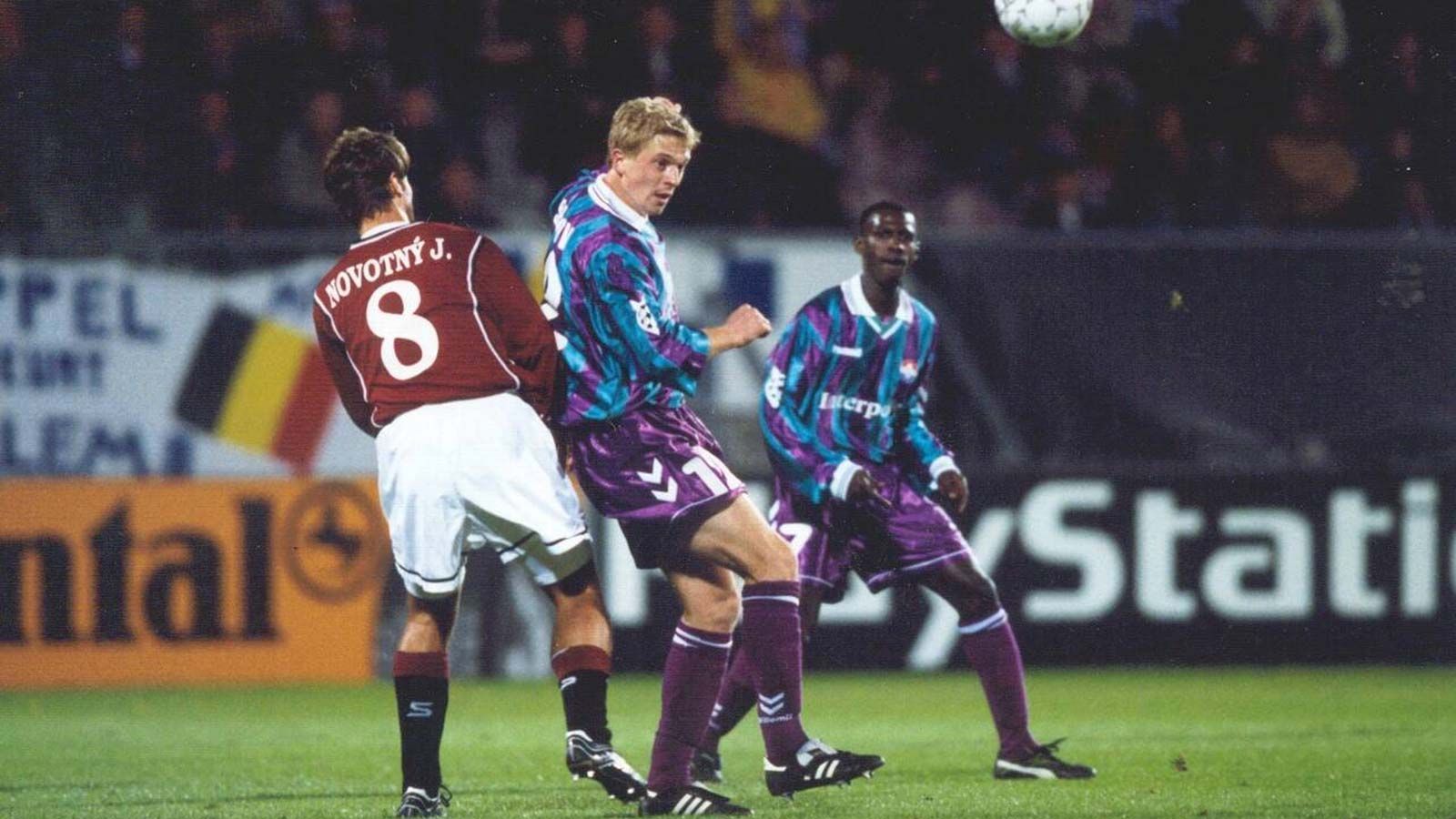 <strong>Willem II Tilburg (Niederlande)</strong><br>In der Champions League der Saison 1999/2000 fuhr der niederländische Verein trotz sieben Toren nur zwei Punkte ein und schied als Gruppenvierter aus. Nach einem schleichenden sportlichen Verfall stieg der Klub 2011 ab. In den Folgejahren entwickelte er sich zur Fahrstuhlmannschaft.
