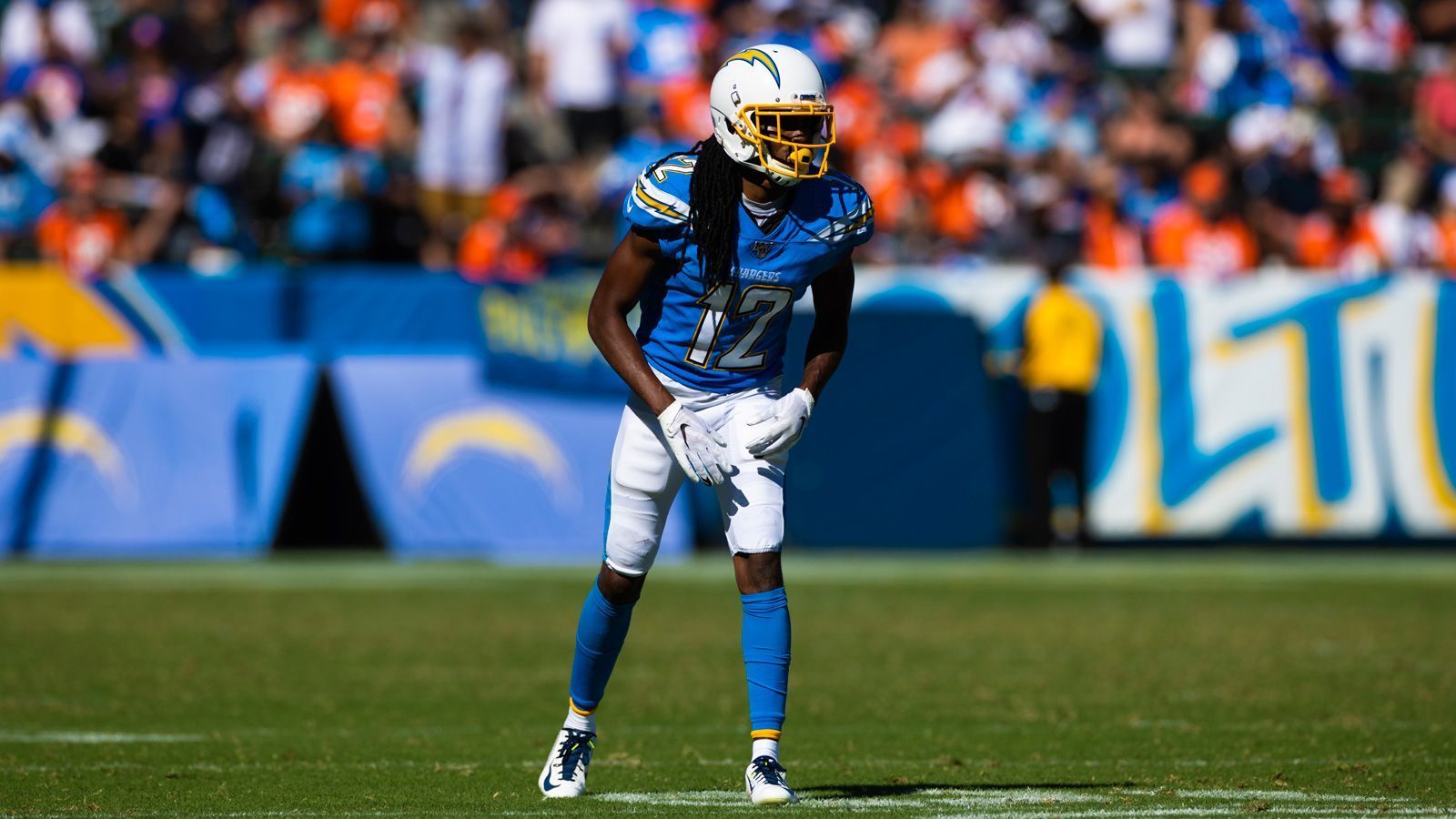 
                <strong>Travis Benjamin</strong><br>
                Apropos Speed: Travis Benjamin kann dieses Attribut definitiv für sich verzeichnen. Das Problem? Der ehemalige Receiver der Los Angeles Chargers war noch nie dafür bekannt, mehr als eine tiefe Anspielstation zu sein. Außerdem häuften sich bei den Chargers kleinere Verletzungen, wodurch Benjamin in der vergangenen Saison nur in fünf Spielen auf dem Platz stand. Mehr als ein Rotationsspieler wird Benjamin nicht sein, hat aber mit acht Jahren in der NFL die mit Abstand größte Erfahrung im Receiver-Raum.
              