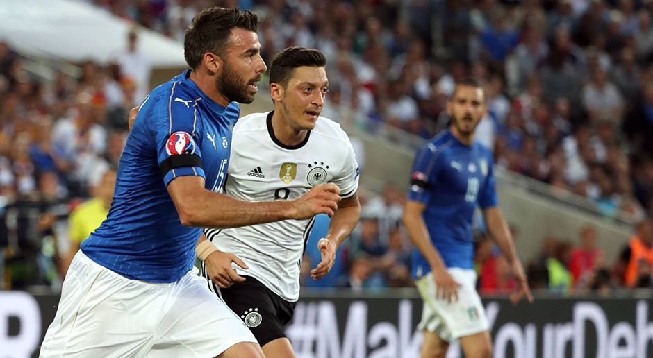 
                <strong>Andrea Barzagli</strong><br>
                Andrea Barzagli: Klärte resolut, wenn es drauf ankam. War auf seiner Seite allerdings nicht allzu oft gefordert. Beim Gegentreffer zum 0:1 genauso im Tiefschlaf wie die Nebenmänner. ran-Note: 4+.
              