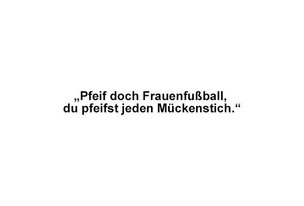 
                <strong>Völler gegen Deniz Ayteki</strong><br>
                Am 30 April 2011 zu Schiedsrichter Deniz Aytekin nach der Derby Niederlange von Leverkusen in Köln.
              