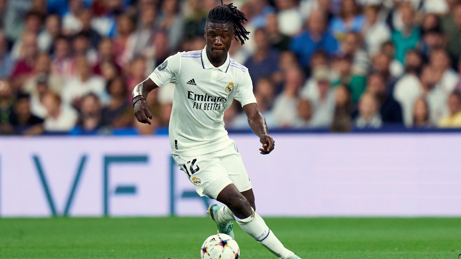 
                <strong>Eduardo Camavinga</strong><br>
                &#x2022; Verein: Real Madrid<br>&#x2022; Nationalität: Frankreich<br>&#x2022; Position: Zentraler Mittelfeldspieler<br>&#x2022; Alter: 19 Jahre<br>
              