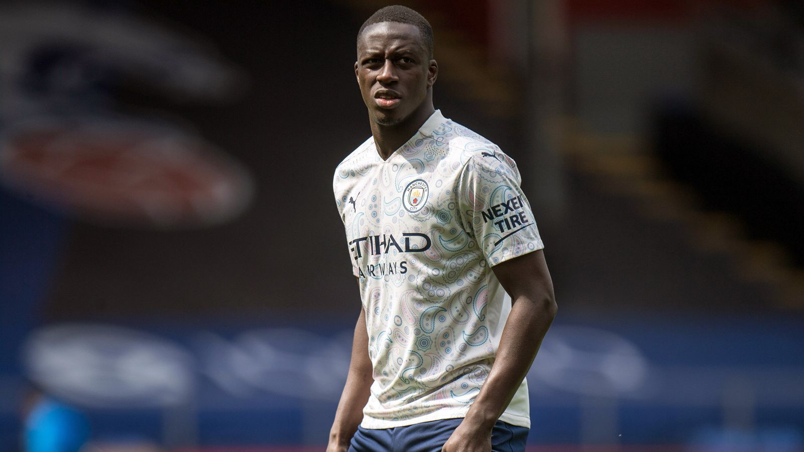 
                <strong>Benjamin Mendy (Vorwurf der Vergewaltigung)</strong><br>
                Manchester Citys Benjamin Mendy muss weiterhin in U-Haft bleiben. Der Kautionsantrag des Franzosen, gegen den wegen des Vorwurfs mehrerer Vergewaltigungsdelikte und sexueller Nötigung ermittelt wird, wurde von einem englischen Gericht in Chester abgelehnt. Es war bereits der dritte Kautionsantrag Mendys, der nicht genehmigt wurde. Damit muss der Außenverteidiger voraussichtlich bis zum geplanten Prozessauftakt im Januar 2022 in Untersuchungshaft in einem Gefängnis in der Nähe von Liverpool bleiben. Der 27-Jährige wurde im August 2021 wegen des Verdachts der Vergewaltigung in mehreren Fällen verhaftet. Zwischen Oktober 2020 und August 2021 soll Mendy drei Frauen in seinem Haus in Cheshire sexuell belästigt haben. Am 24. Januar 2022 soll der Prozess gegen ihn beginnen.
              