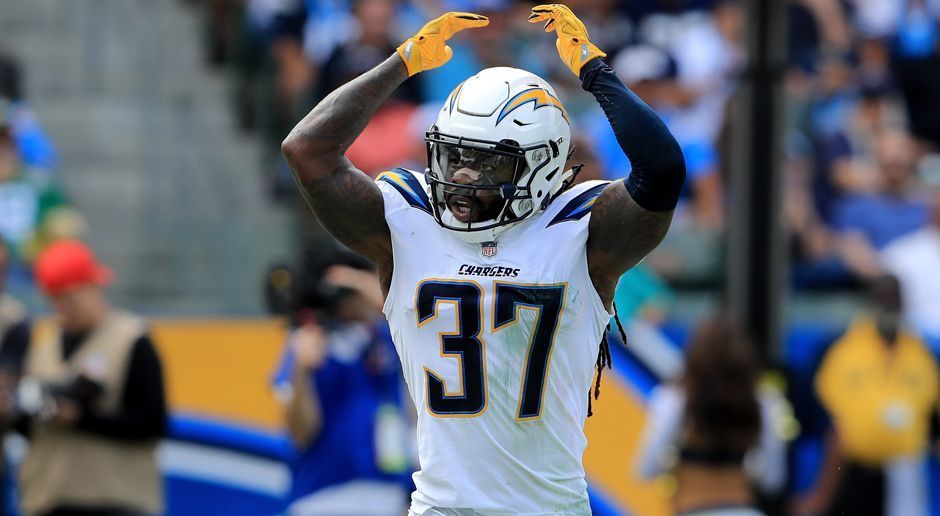 
                <strong>Strong Safety: Jahleel Addae (Los Angeles Chargers)</strong><br>
                Ein Geheimtipp schafft es auf der Position des Strong Safetys in unser Line-Up. Jahleel Addae war in seiner fünfjährigen Karriere noch nie in einer so starken Verfassung wie in dieser Saison. Mit 83 Tackles hat er jetzt schon 18 mehr als in seiner bisher besten Spielzeit 2015. Zudem hat er als Safety bereits sieben Pässe verteidigt - auch das ist ein absoluter Top-Wert.
              