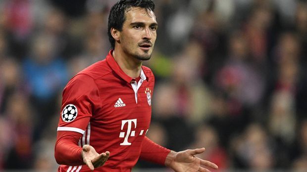 
                <strong>Mats Hummels</strong><br>
                Mats Hummels: Zu Beginn von harmlosen Niederländern kaum gefordert, doch sowohl beim Konter zu 1:2 als auch in der zweiten Hälfte ist Hummels zu weit von den PSV-Offensiven weg. Zudem offenbart er mehrere kleine Unkonzentriertheiten. Auch die Zweikampfquote (50 Prozent) ist ausbaufähig. ran.de-Note: 4
              