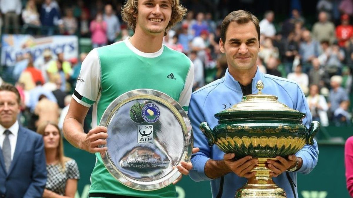 Im Vorjahr verlor Zverev (l.) das Finale gegen Federer
