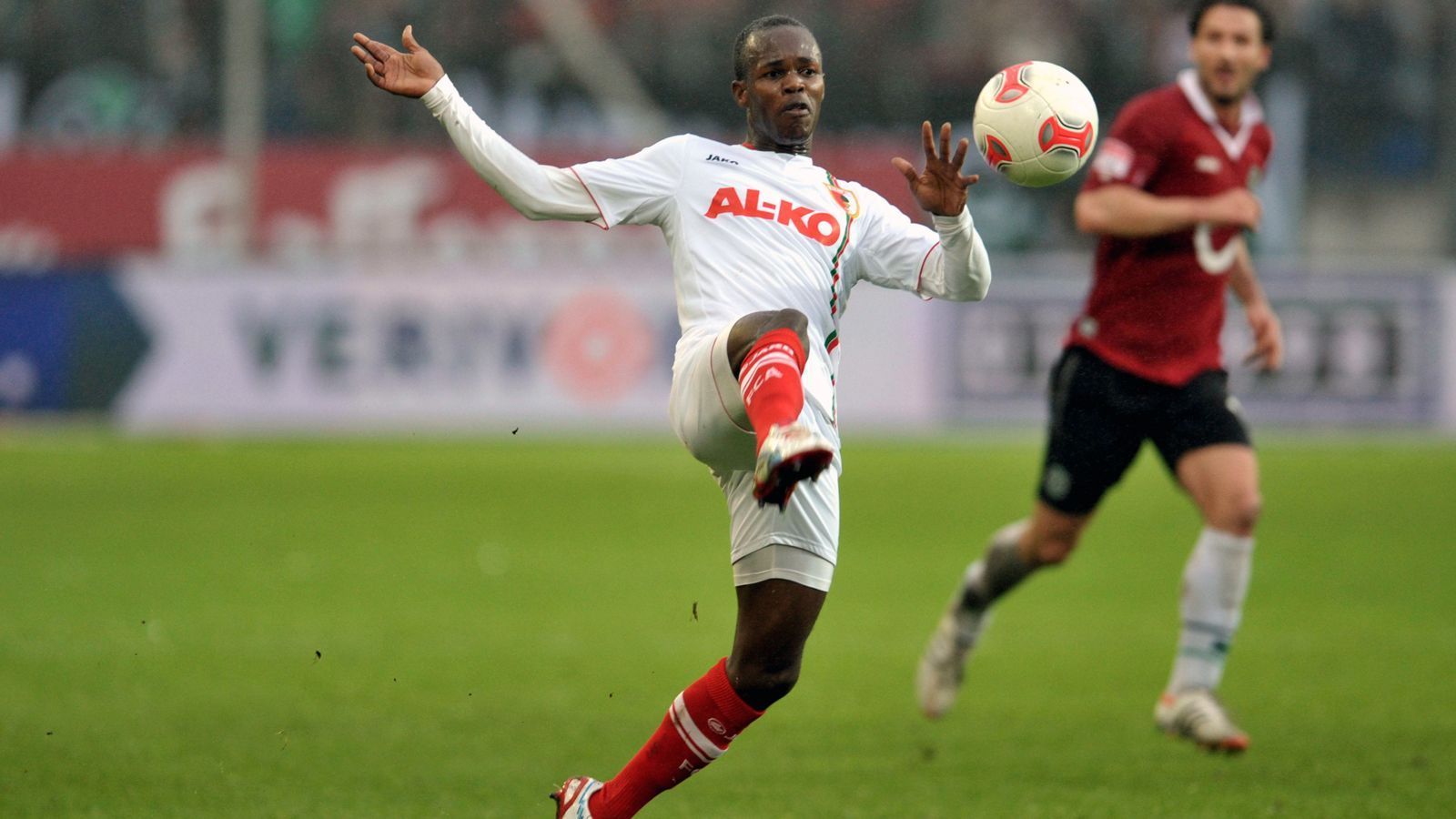 
                <strong>Knowledge Musona (Simbabwe)</strong><br>
                Bundesliga-Einsätze: 30 -Bundesliga-Tore: 0 - Vereine in der Bundesliga: FC Augsburg, 1899 Hoffenheim
              