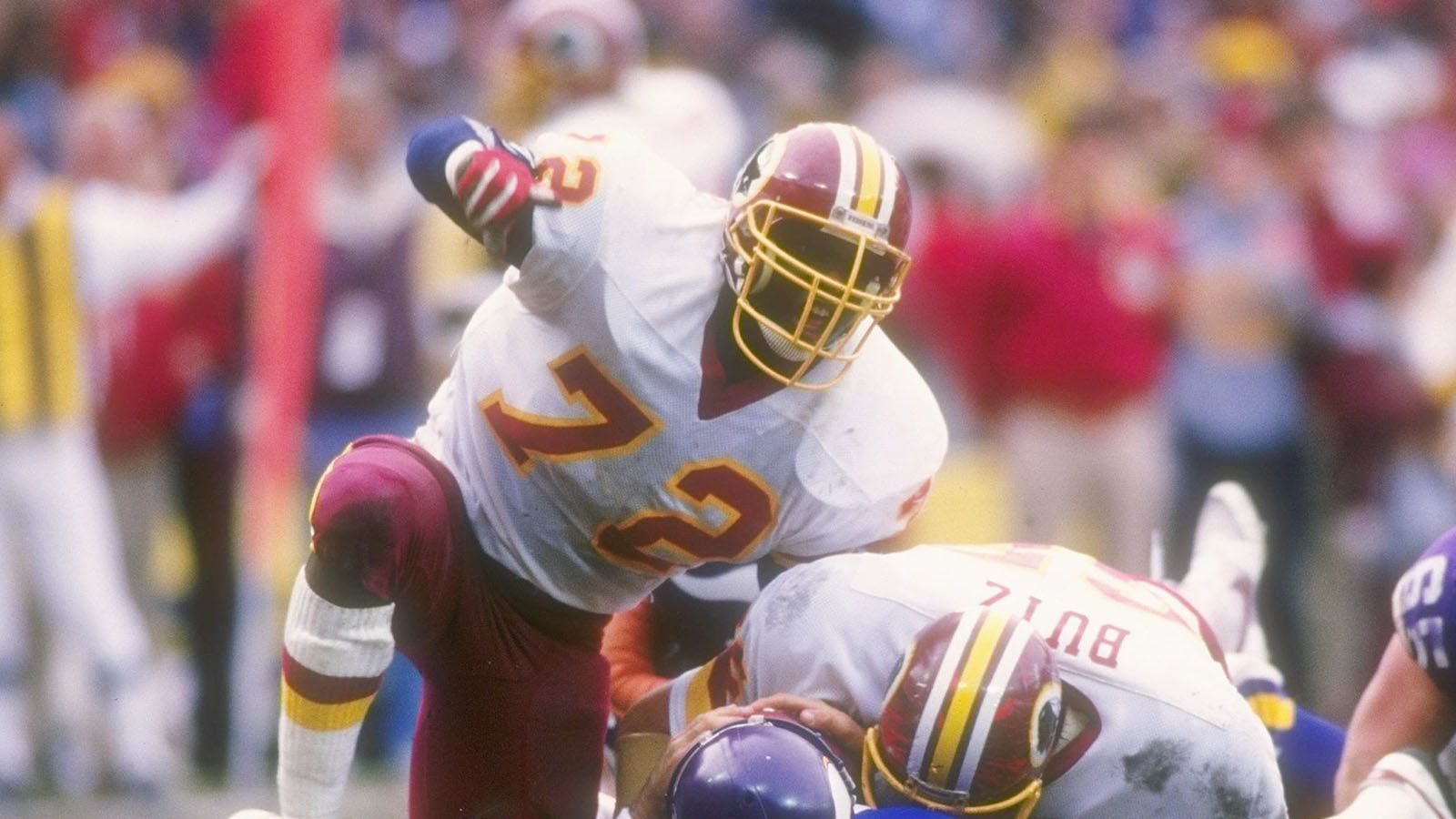 <strong>Dexter Manley (Defensive End, Washington Redskins): Lebenslang</strong><br>
                Im November 1989 wird Dexter Manley zum dritten Mal positiv auf Drogen getestet und am 18. November lebenslang gesperrt, erhält jedoch, wie Taylor und Warren, die Chance, nach einem Jahr wieder am Spielbetrieb teilzunehmen. Nachdem er bei einem vierten Drogentest erneut durchfällt, wird er endgültig von der NFL verbannt.
