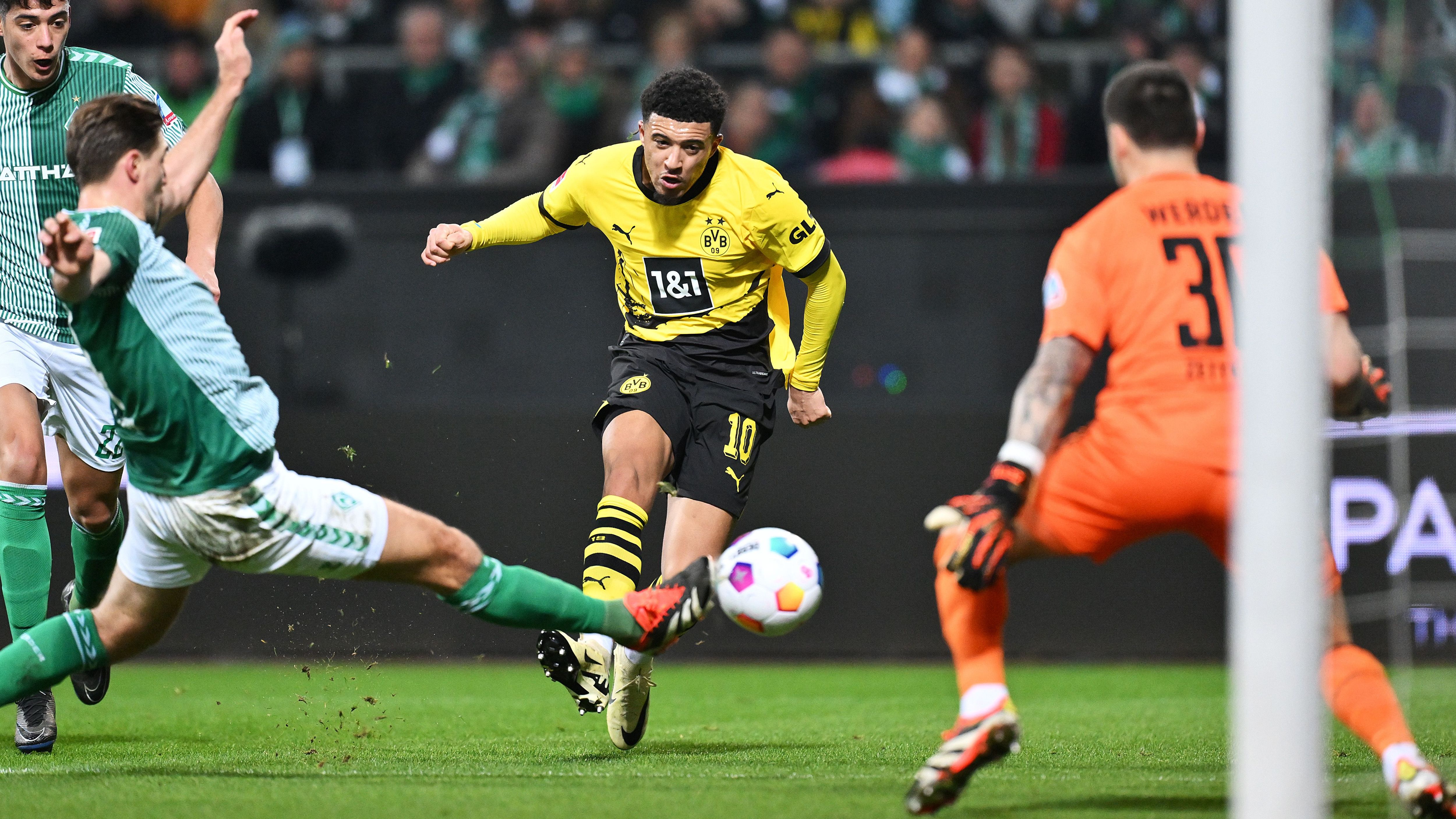 <strong>BVB-Noten zum hart erkämpften 2:1-Sieg in Bremen</strong><br>Borussia Dortmund siegt im Topspiel des 25. Spieltages trotz langer Unterzahl nach dem Platzverweis gegen Marcel Sabitzer mit 2:1 bei Werder Bremen. <em><strong>ran</strong></em> zeigt die Noten der BVB-Stars in der Partie an der Weser.&nbsp;