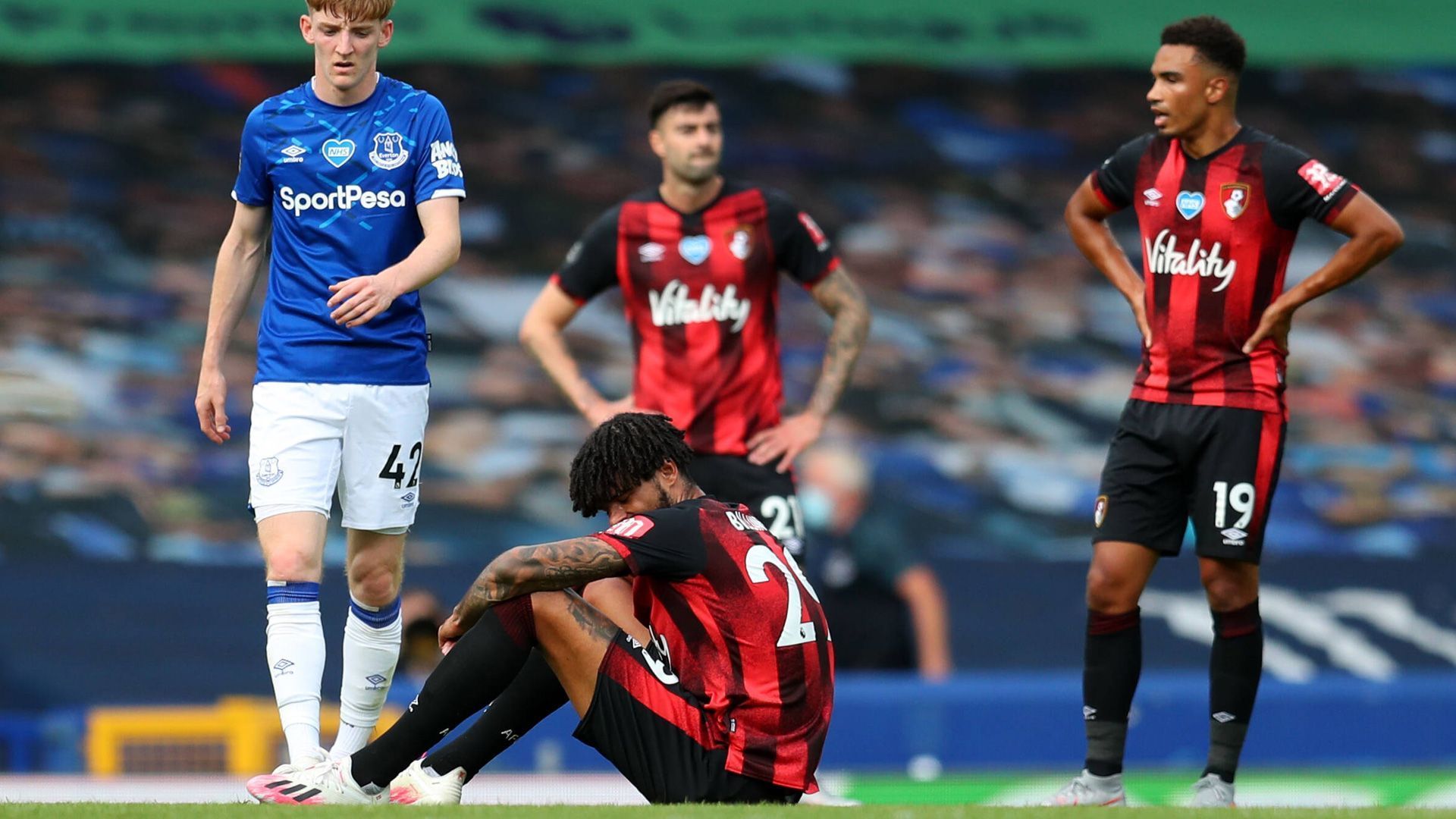 
                <strong>AFC Bournemouth (Premier League/England)</strong><br>
                Auch der AFC Bournemouth muss sich aus der Premier League verabschieden. Zwar gewann Bournemouth am letzten Spieltag mit 3:1 beim FC Everton, da aber Aston Villa gegen West Ham United 1:1 spielte, bedeutet dies für den AFC den Abstieg in die zweitklassige Championship.
              