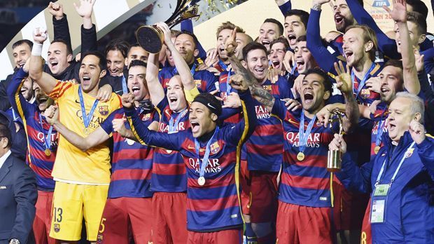 
                <strong>Klub-WM und Supercup</strong><br>
                Drei Mal gewann Andres Iniesta (Mi.) mit dem FC Barcelona die FIFA Klub-WM (2009, 2011, 2015) und ebenso oft den europäischen Supercup. 
              