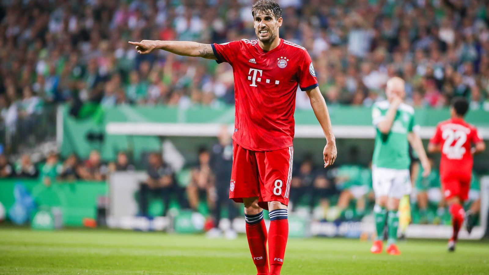 
                <strong>Javi Martinez (Bayern München)</strong><br>
                Hat im defensiven Mittelfeld eine Menge zu tun, räumt in der ersten Halbzeit viel weg, aber lange nicht alles. Auch im zweiten Durchgang verlässlich. ran-Note: 3
              