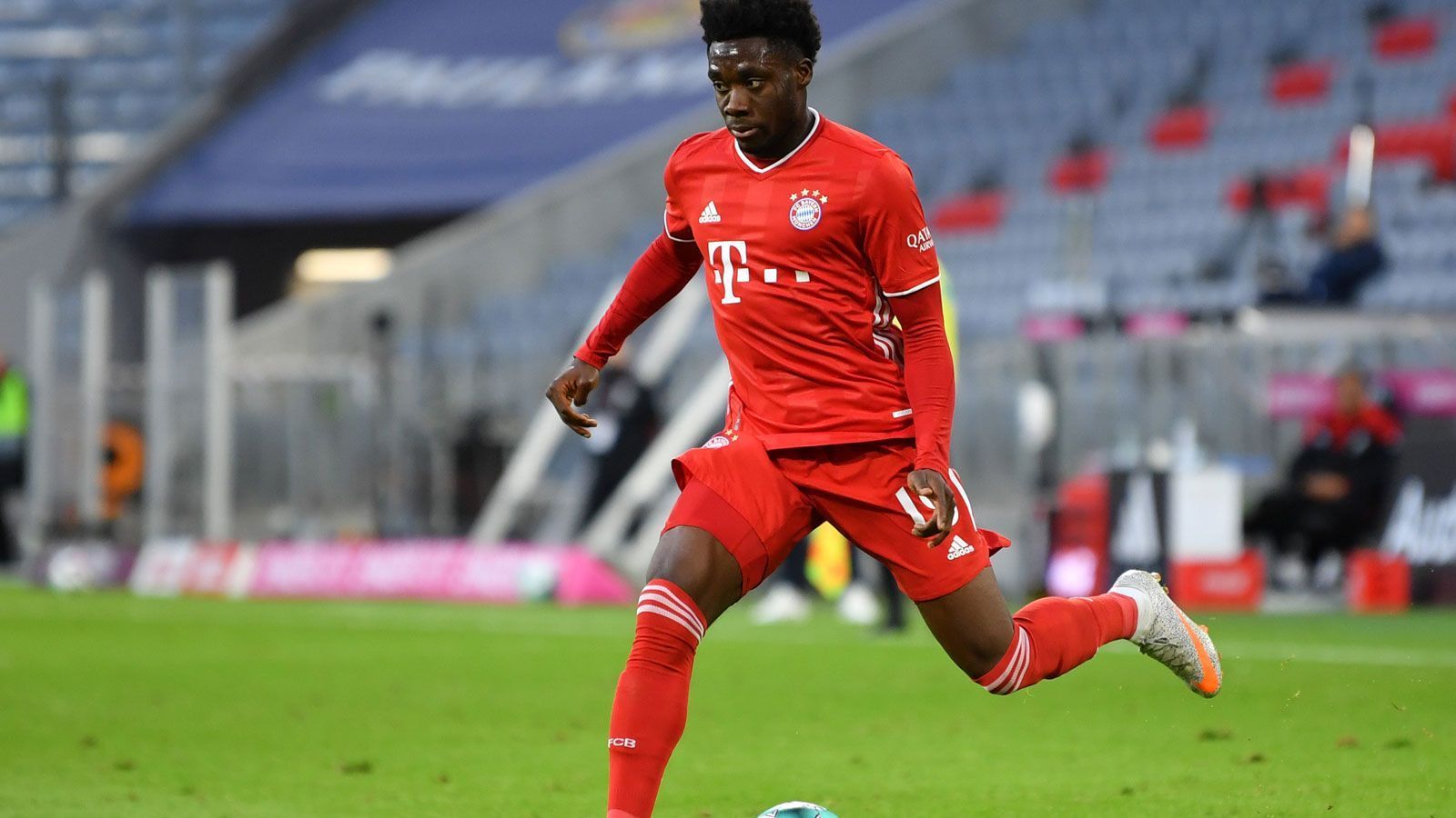 
                <strong>3. Alphonso Davies (Bayern München) - 226 Punkte</strong><br>
                Geburtsdatum: 2. November 2000 -  Nationalität: Kanada - Position: Linker Außenverteidiger -  bisher generierte Ablöse (laut transfermarkt.de): 10 Millionen Euro -  Vertrag bis: Juni 2025
              