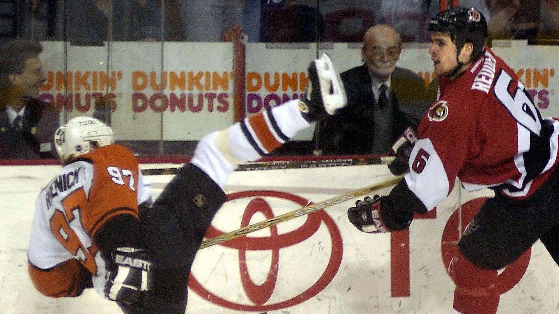 
                <strong>Meiste Strafminuten in einem Spiel: Philadelphia Flyers vs. Ottawa Senators</strong><br>
                Ordentlich zur Sache ging es beim Duell der Flyers gegen die Senators in der Saison 2003/04. Beide Teams kamen in der Addition auf insgesamt 419 Minuten auf der Strafbank!
              