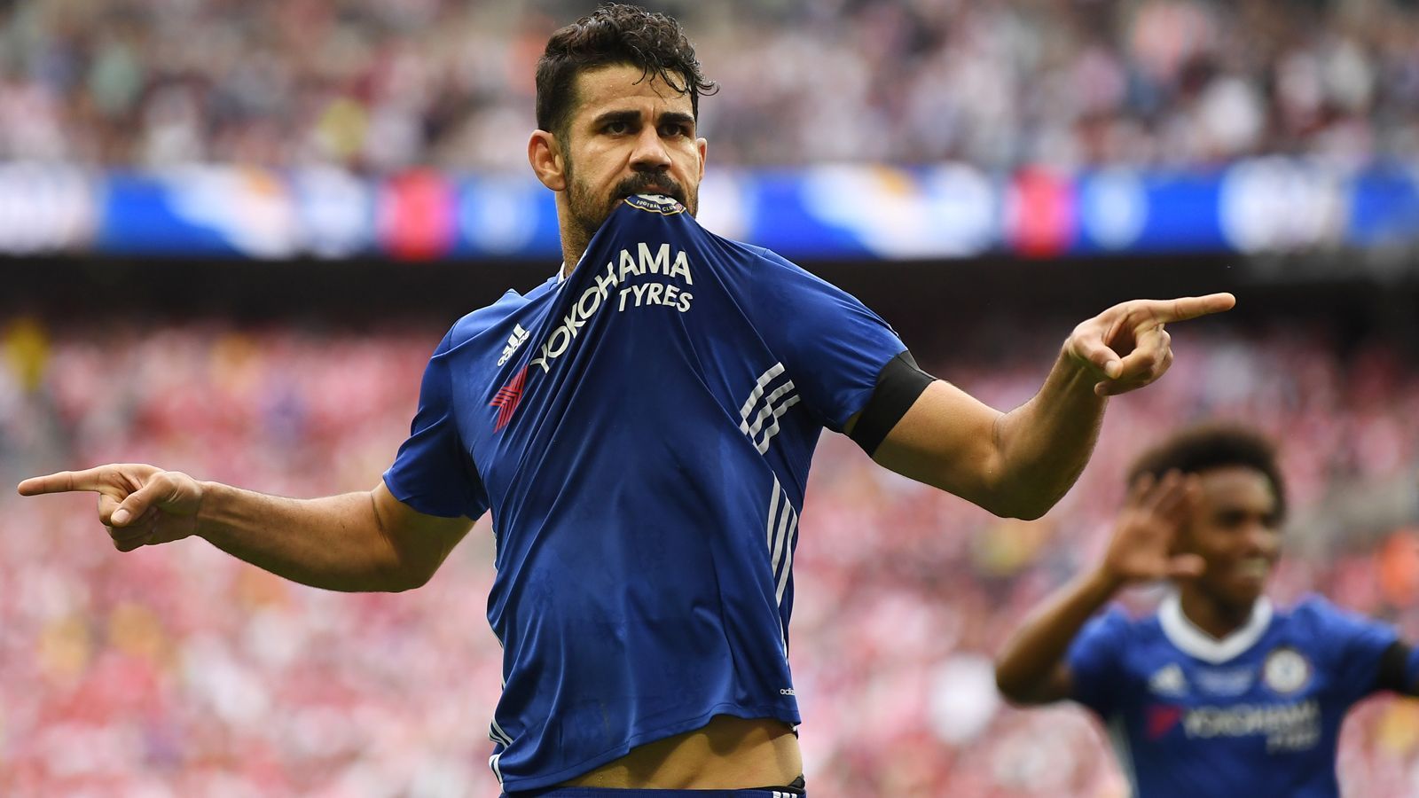 <strong>Diego Costa</strong><br>Als der damalige Chelsea-Stürmer Diego Costa im Sommer 2017 eine SMS seines Trainers Antonio Conte erhielt, in der der Italiener dem Spanier mitteilte, nicht mehr mit ihm zu planen, ging es richtig kurios weiter. Denn Costa hatte daraufhin überhaupt keine Lust mehr, zu den Londonern zurückzukehren, stattdessen blieb der gebürtige Brasilianer lieber in seiner Heimat und schmollte, bevor er zu Atletico Madrid transferiert wurde.