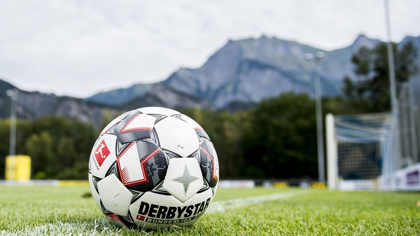 
                <strong>Trainingsstart, Trainingslager & Testspiele: Der Sommer der Bundesligisten</strong><br>
                Die Planungen für die Saison 2019/2020 laufen bei allen Bundesligisten auf Hochtouren. Alle Vereine haben ihren Trainingsstart festgelegt. Auch die Trainingslager und die Testspiele sind vielfach schon fix. ran.de verrät die (vorläufigen) Sommerfahrpläne aller Erstligisten. (Stand: 6. Juni 2019)
              