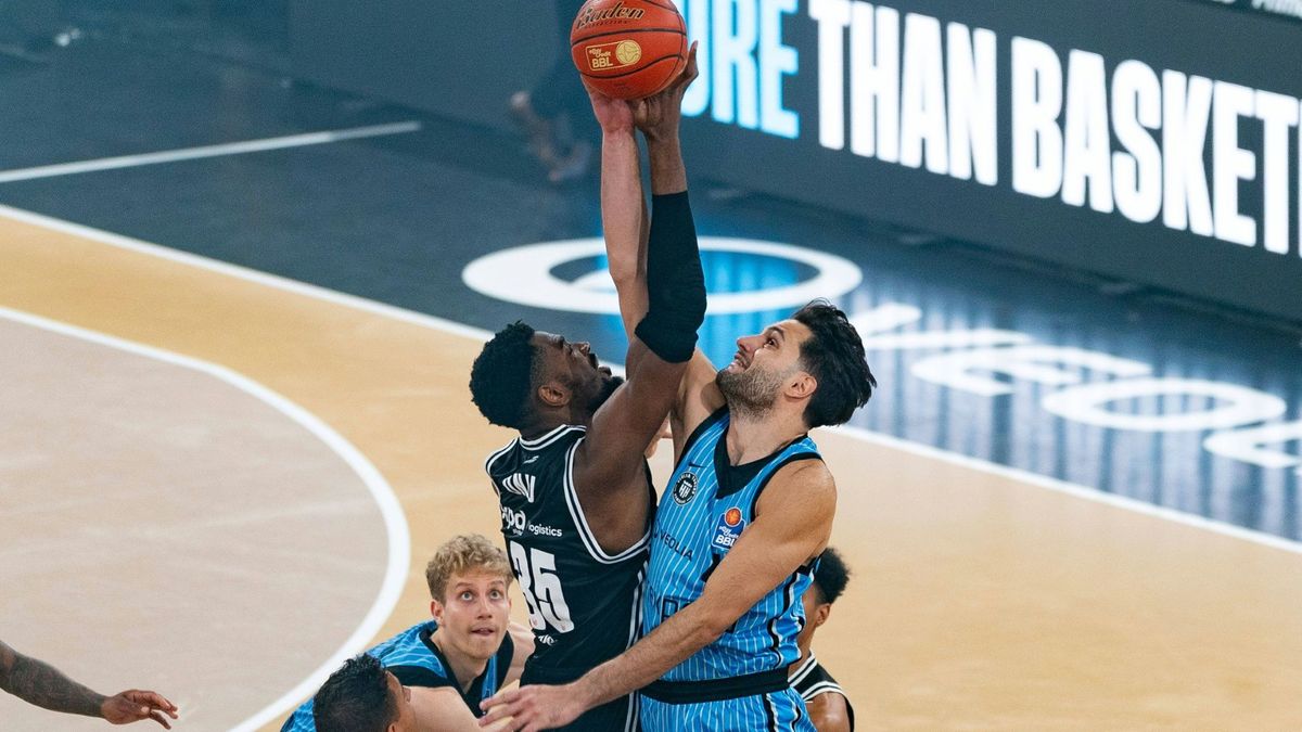 Kampf um den Ball in Hamburg