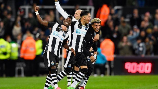 
                <strong>England: Newcastle United</strong><br>
                Der Betriebsunfall Abstieg ist repariert! Rafael Benitez schafft mit Newcastle den direkten Wiederaufstieg in die Premier League. Die "Magpies" besiegeln die Rückkehr in Englands Oberhaus durch einen 4:1-Erfolg über Preston North End. Mann des Spiels ist mit zwei Toren der Spanier Ayoze Perez. Wichtigster Stürmer für Benitez ist in dieser Championship-Saison jedoch Dwight Gayle mit 22 Toren.
              