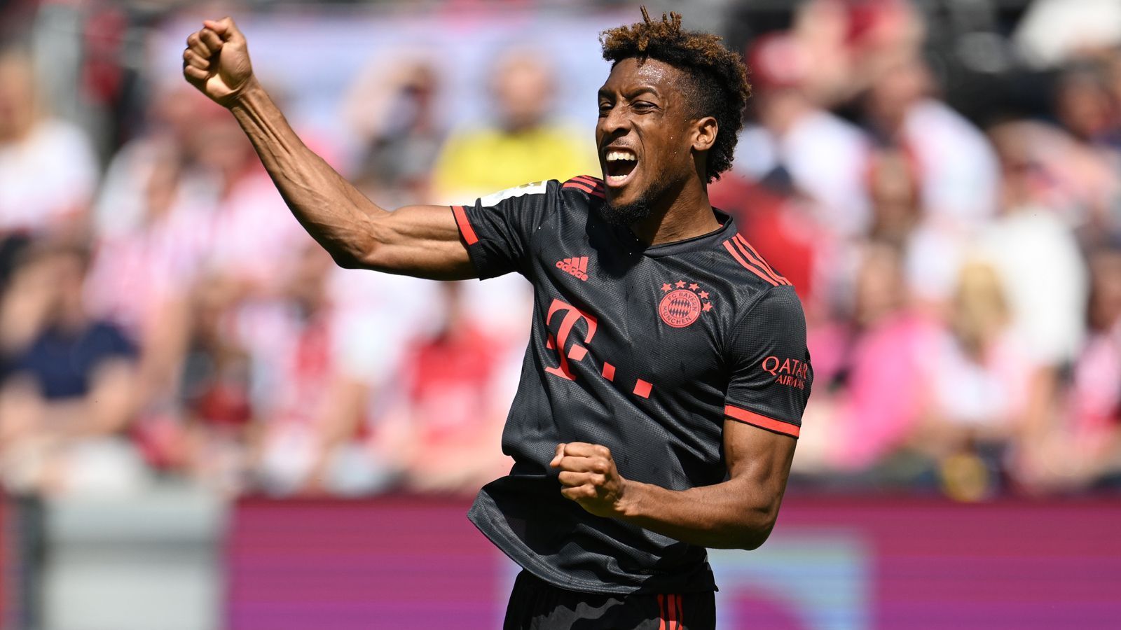 
                <strong>Kingsley Coman</strong><br>
                Der Franzose spielte auch schon bis vor den abschließenden Bundesliga-Spieltag eine recht ordentliche Saison, war deutlich konstanter als die anderen Bayern-Außenstürmer. Am 34. Spieltag machte er dann auch noch das frühe 1:0 für den FCB in Köln und ebnete damit den Weg für die erfolgreiche Titelverteidigung. Er schloss die Saison insgesamt mit neun Toren und sieben Vorlagen ab und baute damit auch seine persönliche Meister-Serie aus. Bislang wurde Coman als Profi in jeder Saison Meister (mit Paris St. Germain, Juventus Turin und dem FC Bayern). ran-Note: 3
              